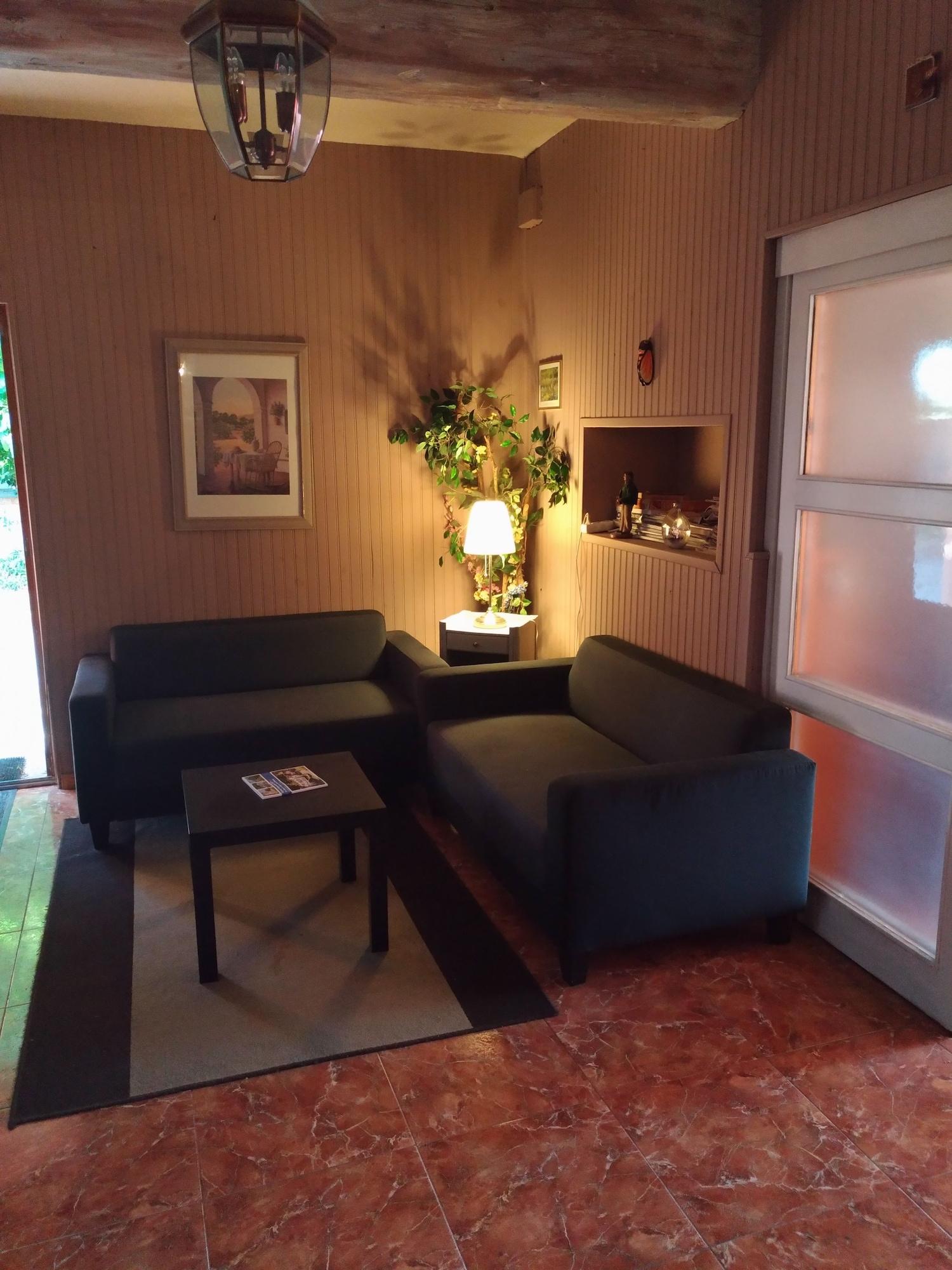 Vista Lobby La Chaumière Hôtel