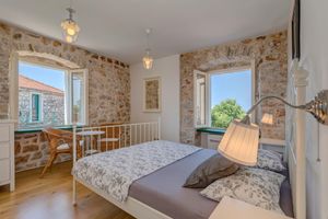 Alquiler Vacacional - NEW renovated stone house-authentic spirit of Dalmatia+pool, 2 CARS incl!