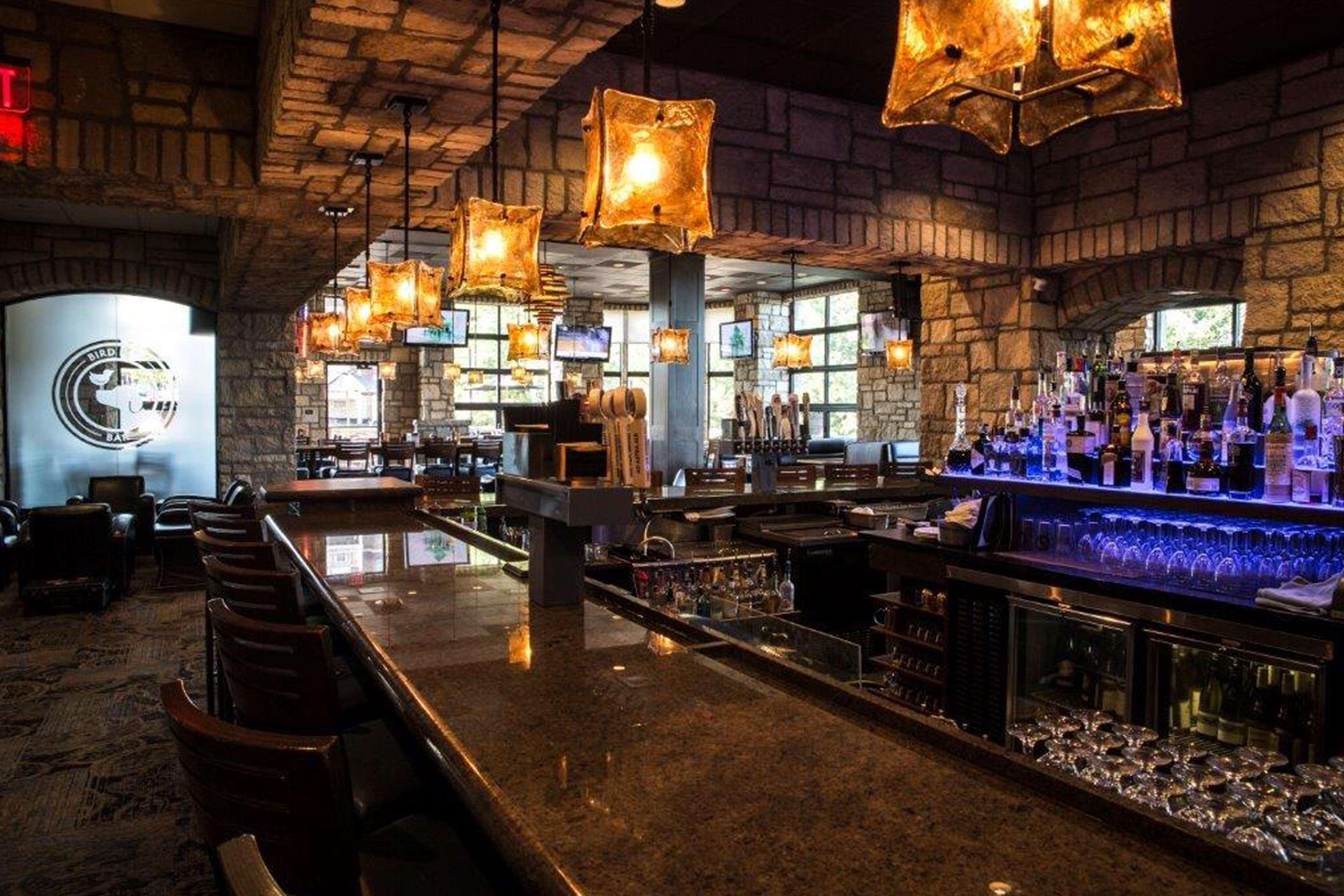 Bar/Salón The Oread Lawrence, Tapestry Collection by Hilton