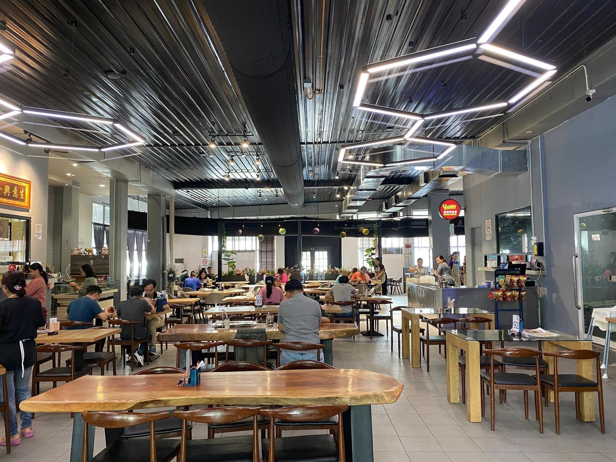 Restaurant Paragon Lutong Hotel