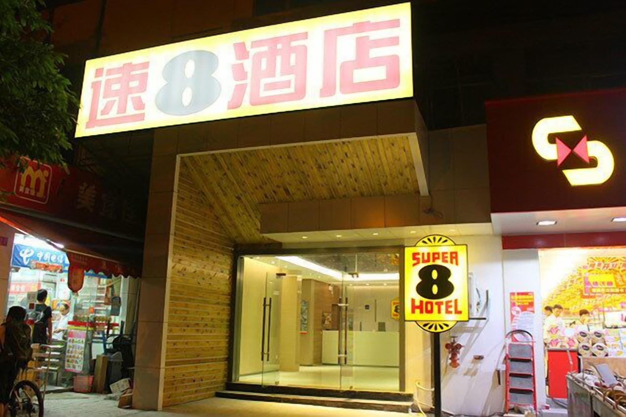 Vista Exterior Super 8 Hotel Guangdong University of Foreign Studies