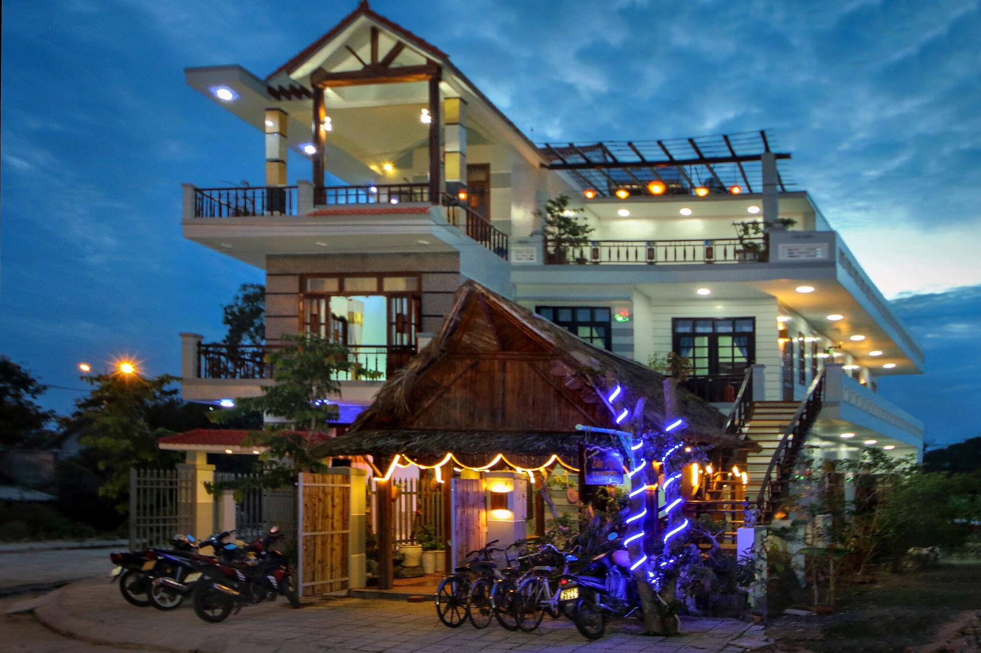 Varios Hoi An Sea Sunset Villa & Bar