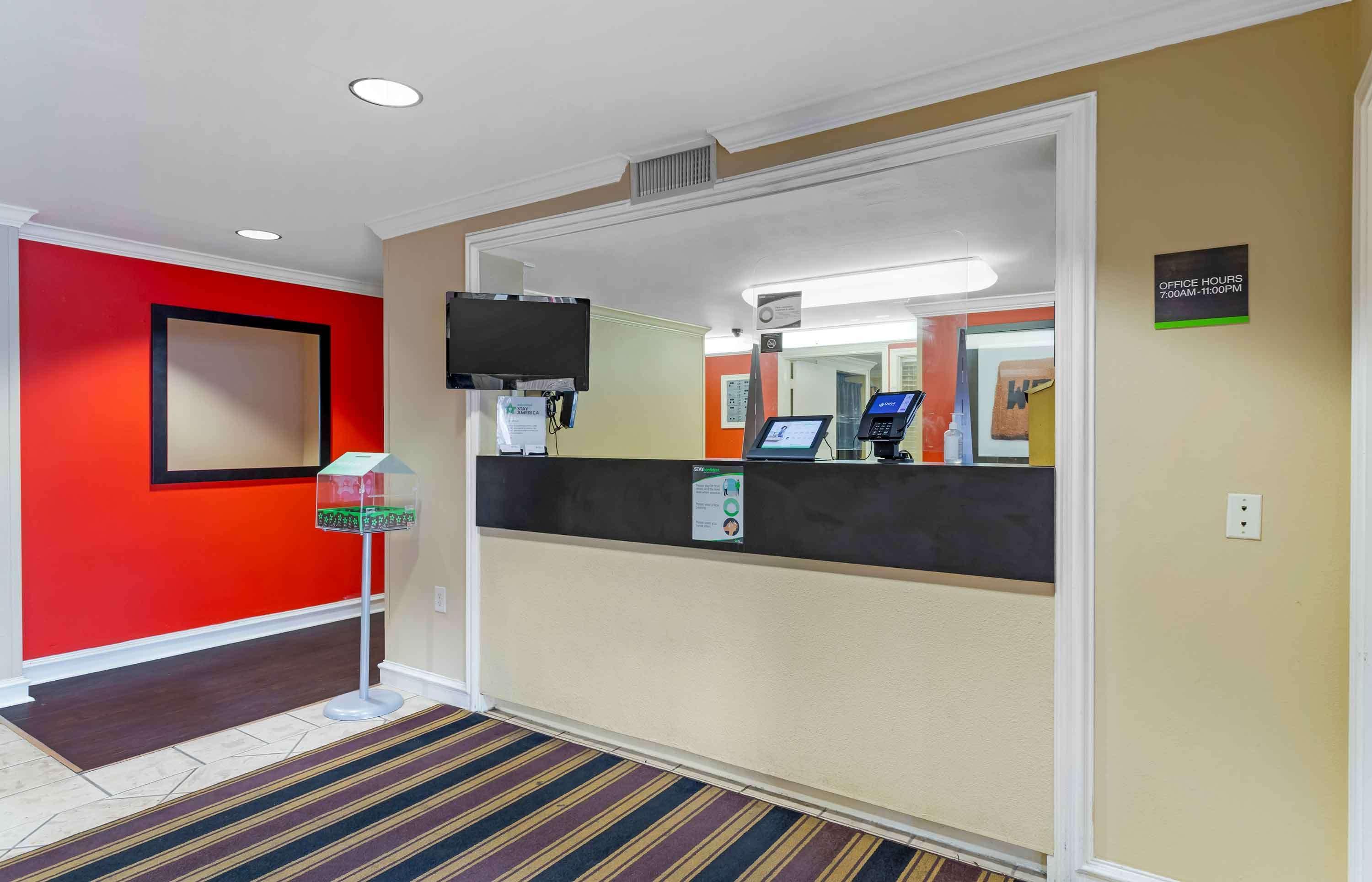 Vista Lobby Extended Stay America Suites Houston Galleria Uptown