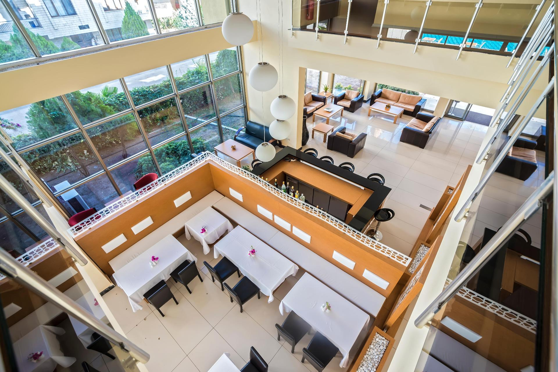 Vista Lobby Santa Marina Hotel