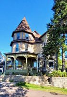 Alquiler Vacacional - Time for fall and winter fun planning.  Trails and ski slopes nearby. Spacious.