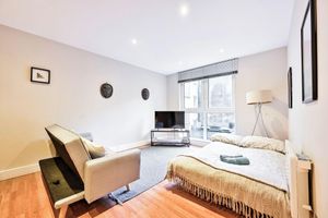 Alquiler Vacacional - Luxury One-Bedroom by Tower of London • Prime Location