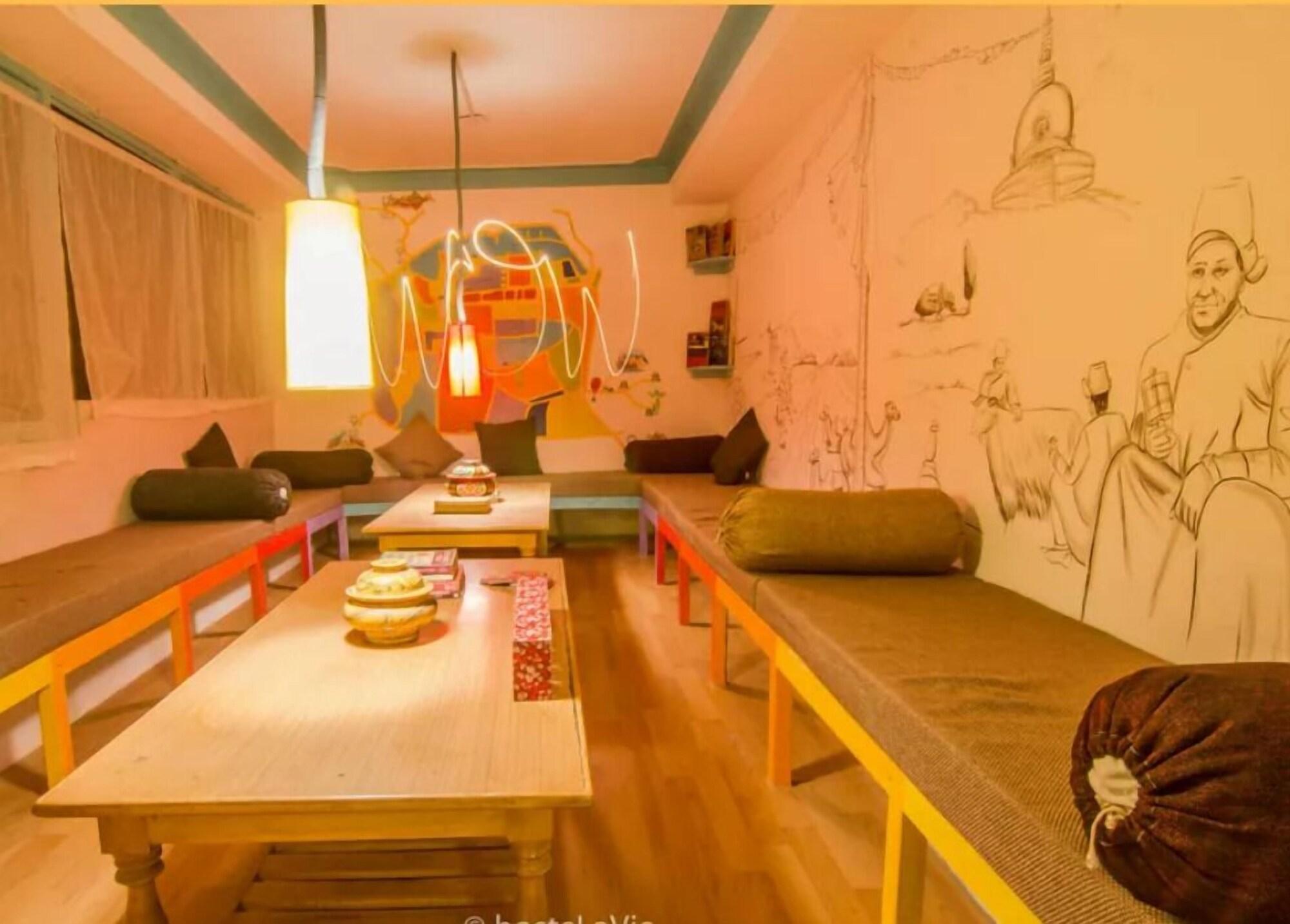 Varios Himalayan Bunker leh