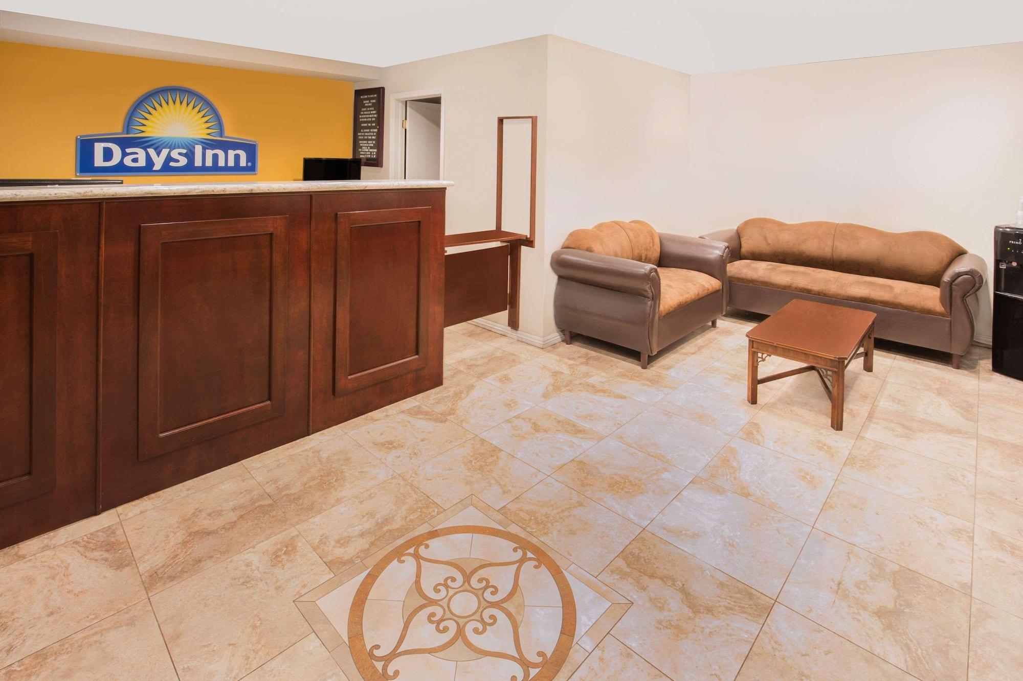 Vista Lobby Days Inn by Wyndham Ontario Airport