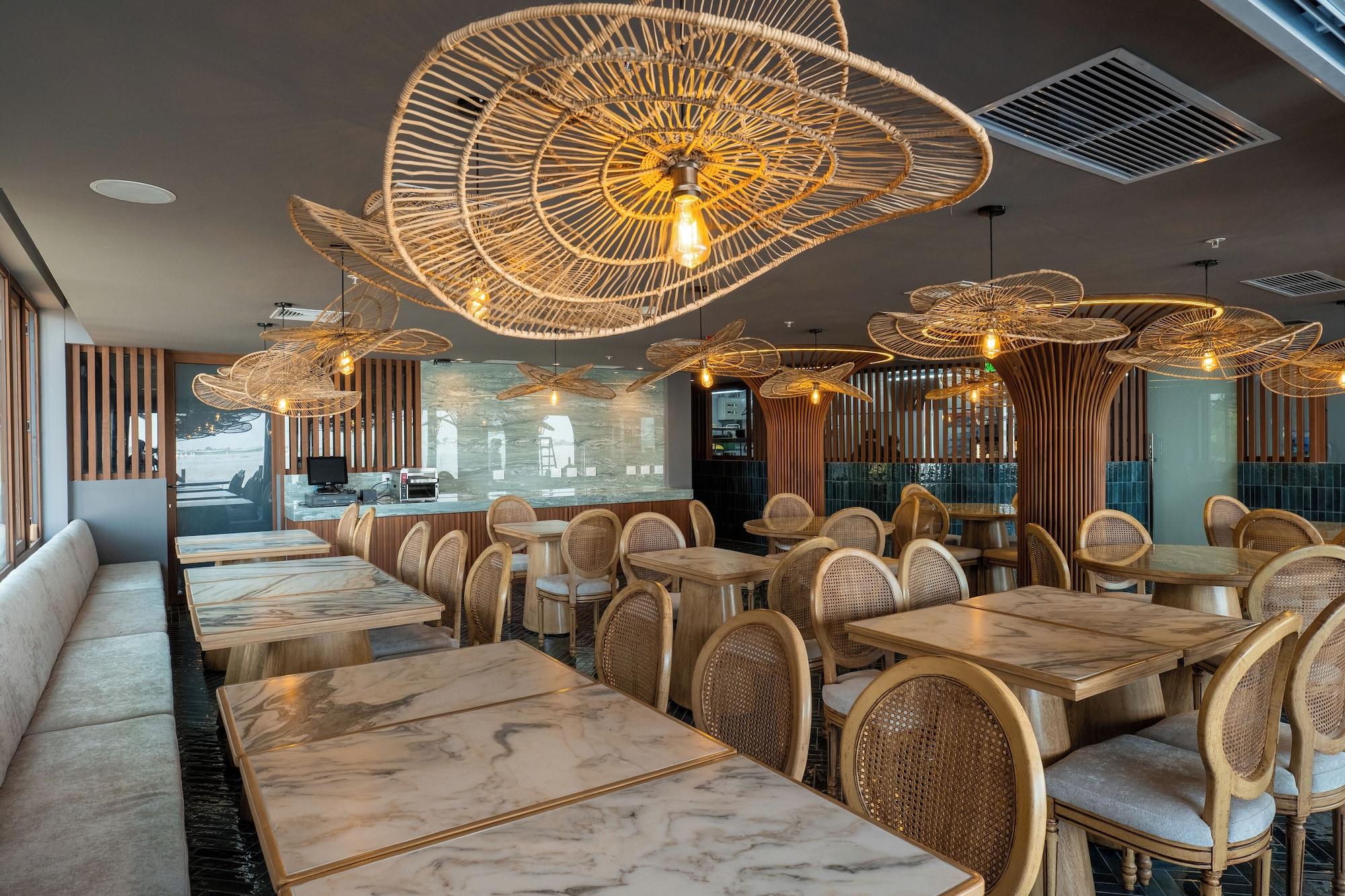 Restaurant Hotel Río Guayas by Art Hotels Ecuador