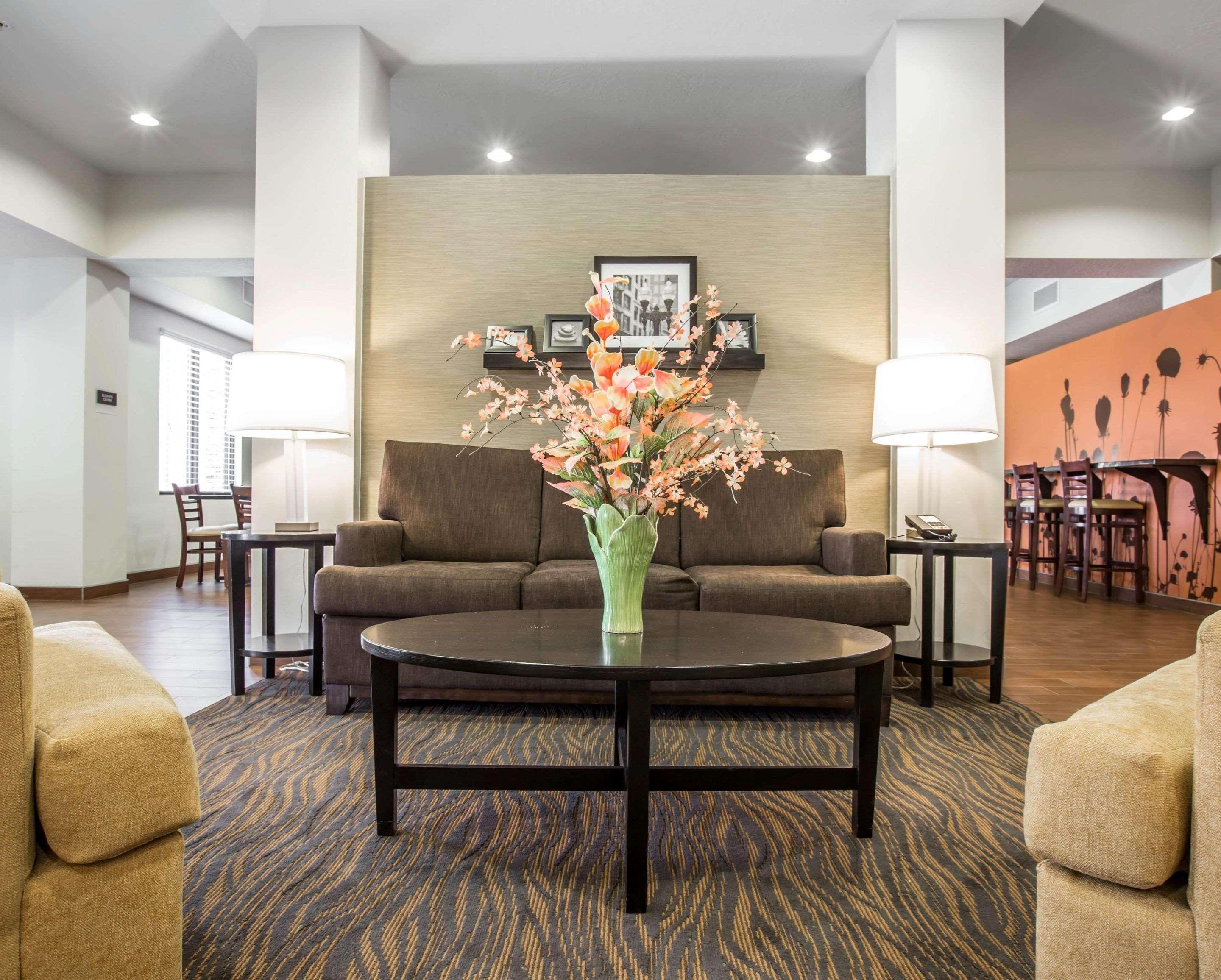 Vista Lobby Sleep Inn & Suites Page at Lake Powell