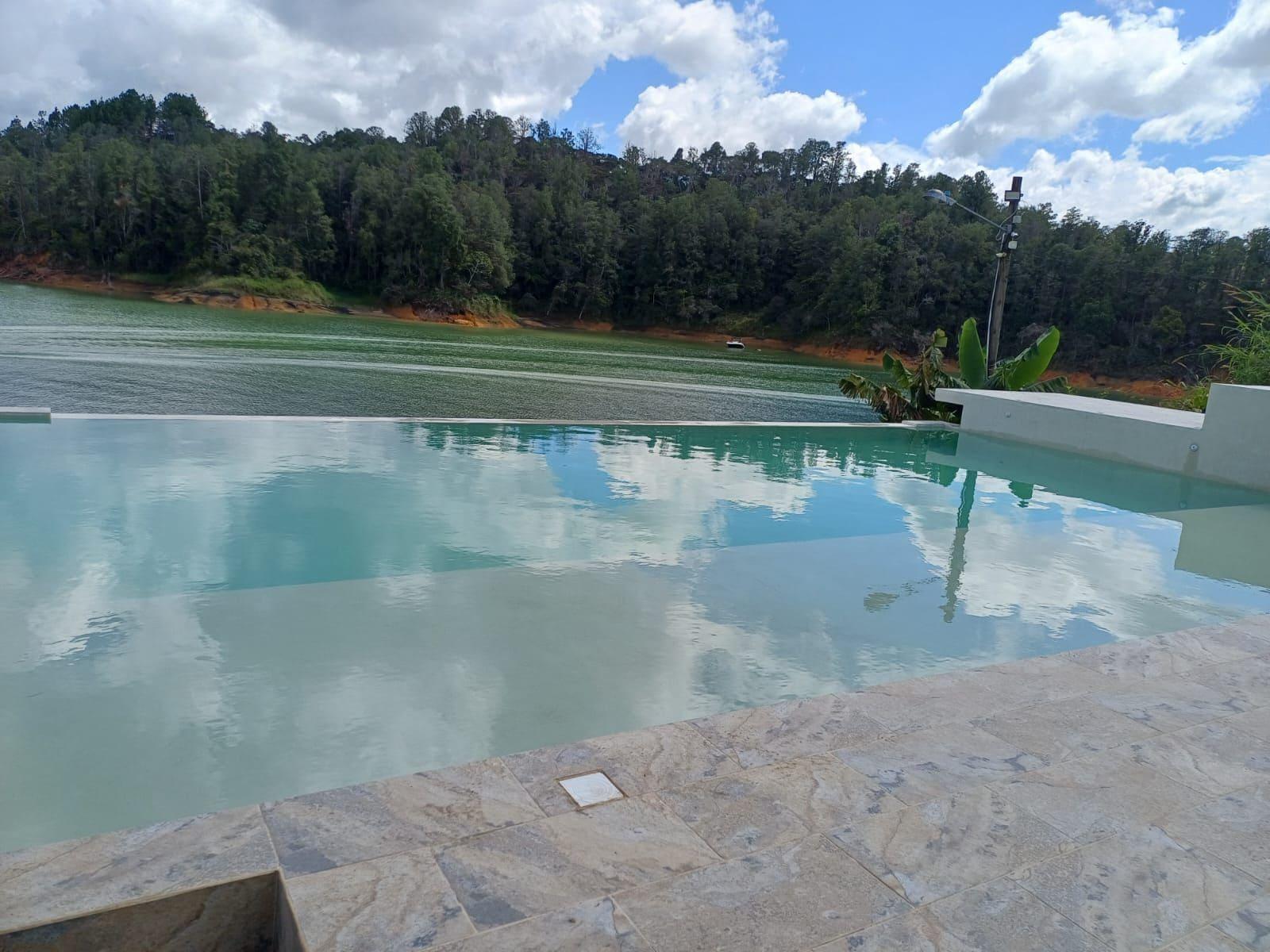Vista Piscina Casa Linda Guatapé