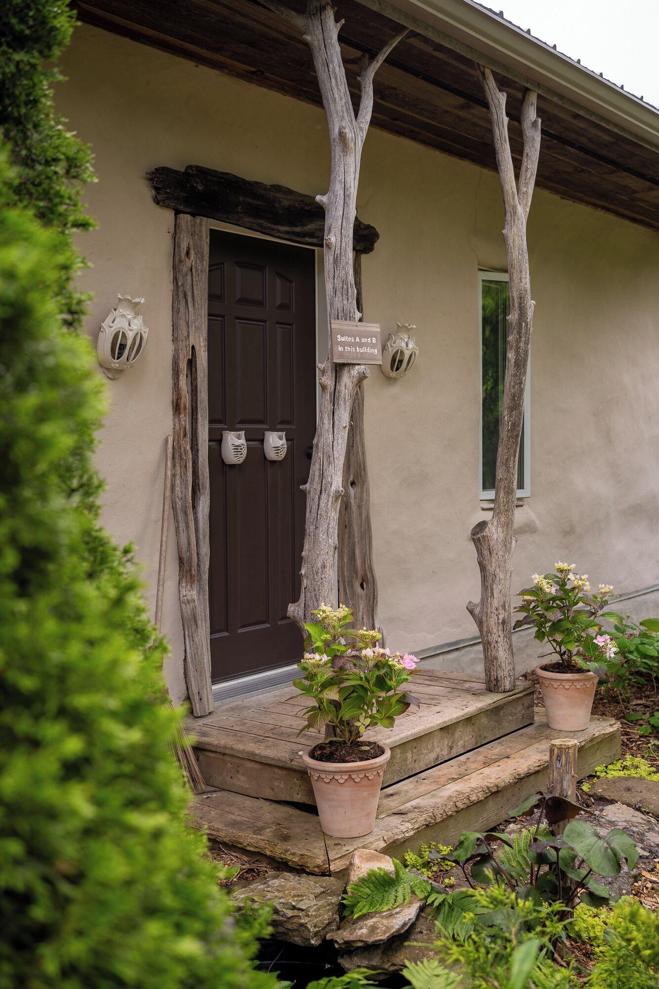 Vista Exterior Owl's Nest Suites