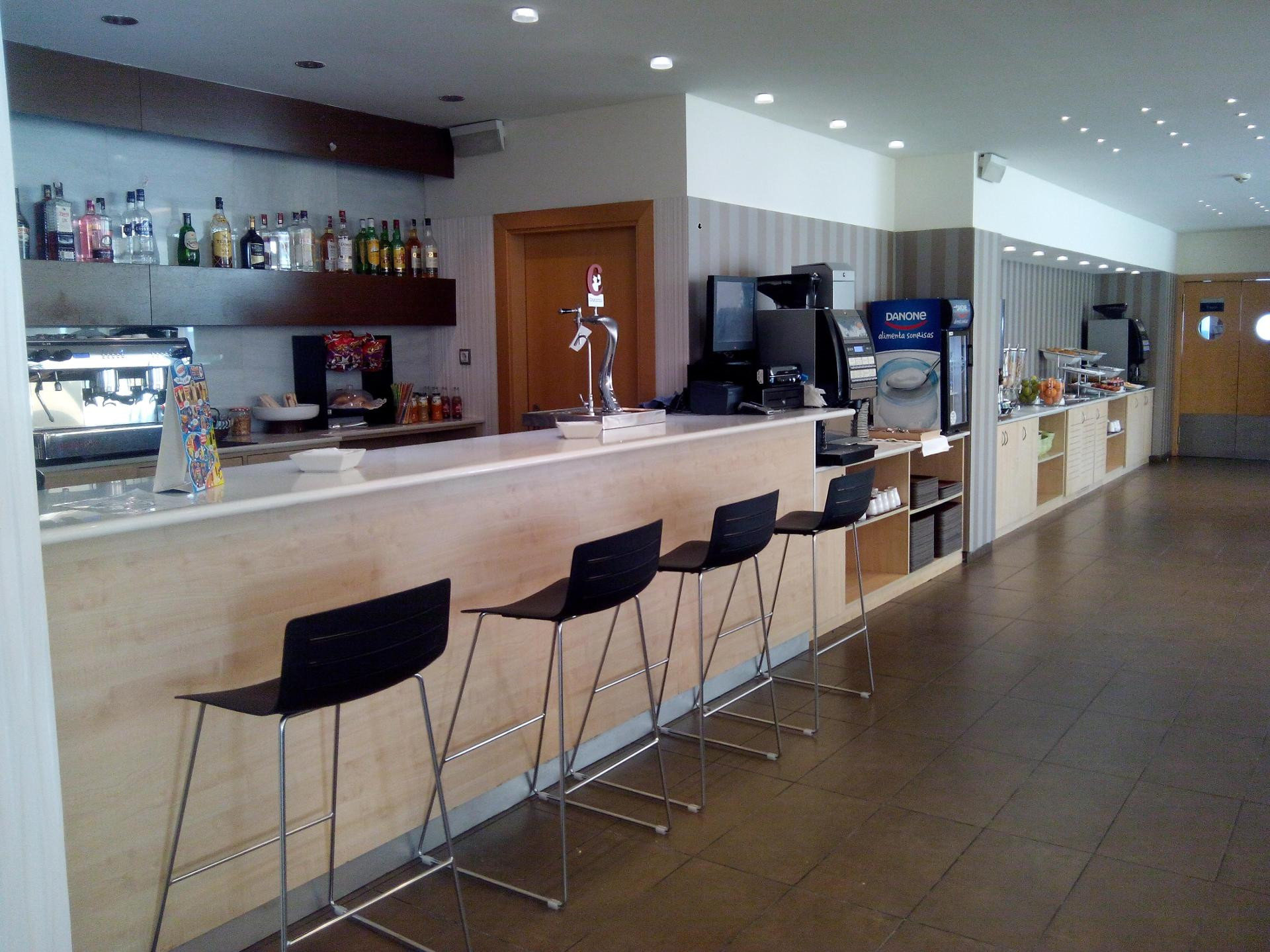Bar/Salón B&B Madrid Aeropuerto T1 T2 T3