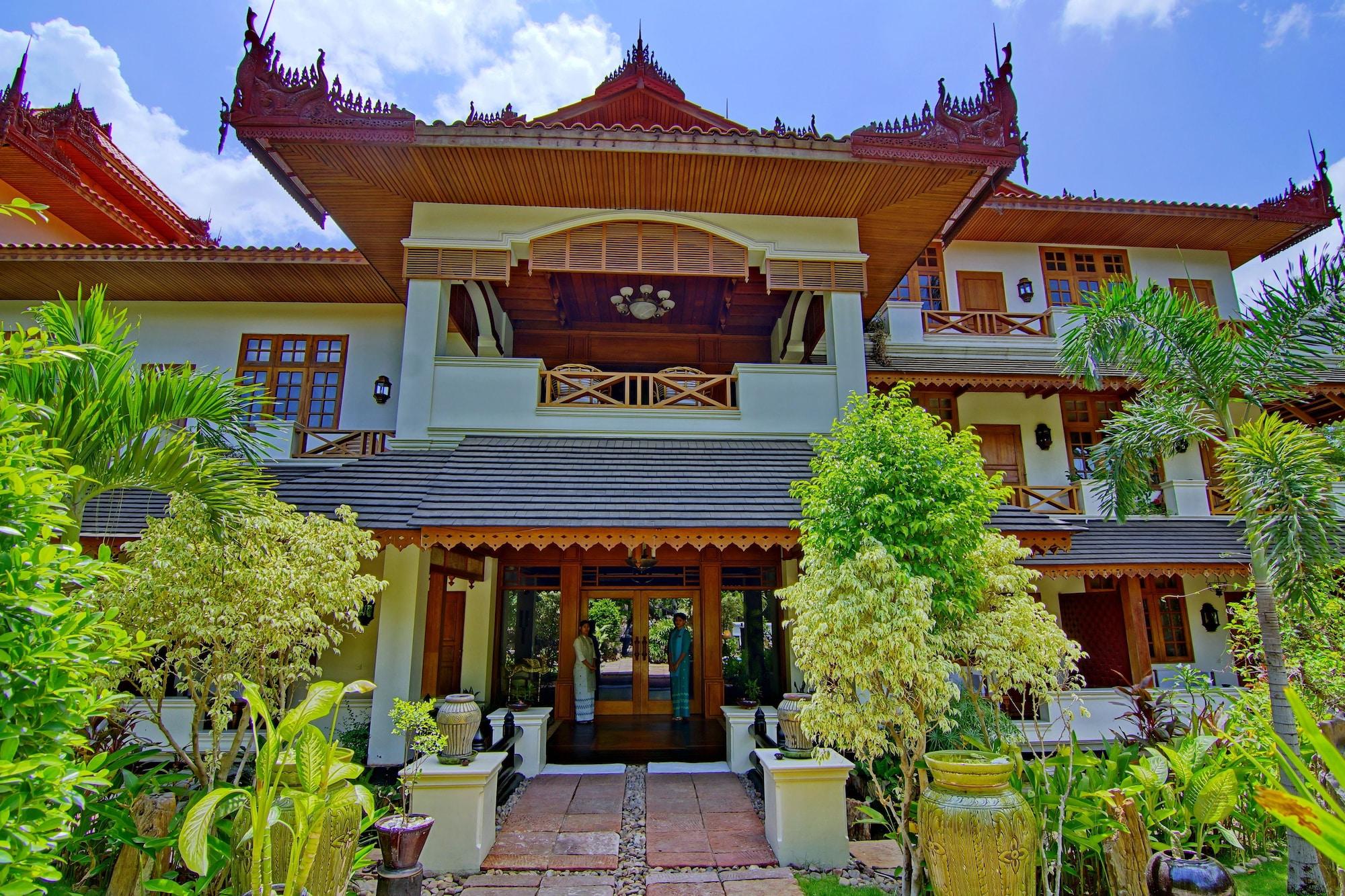Vista Exterior Hotel by the Red Canal