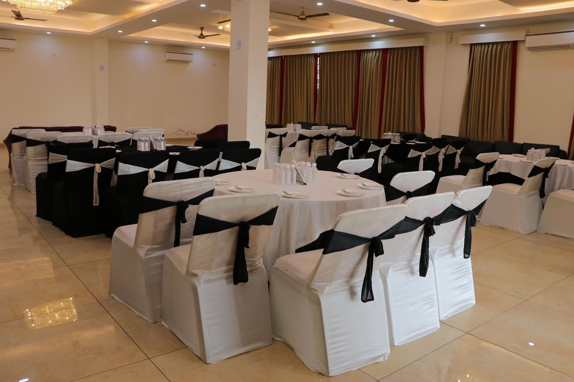 Salón de Baile Hotel Clarks Inn Express Bharatpur