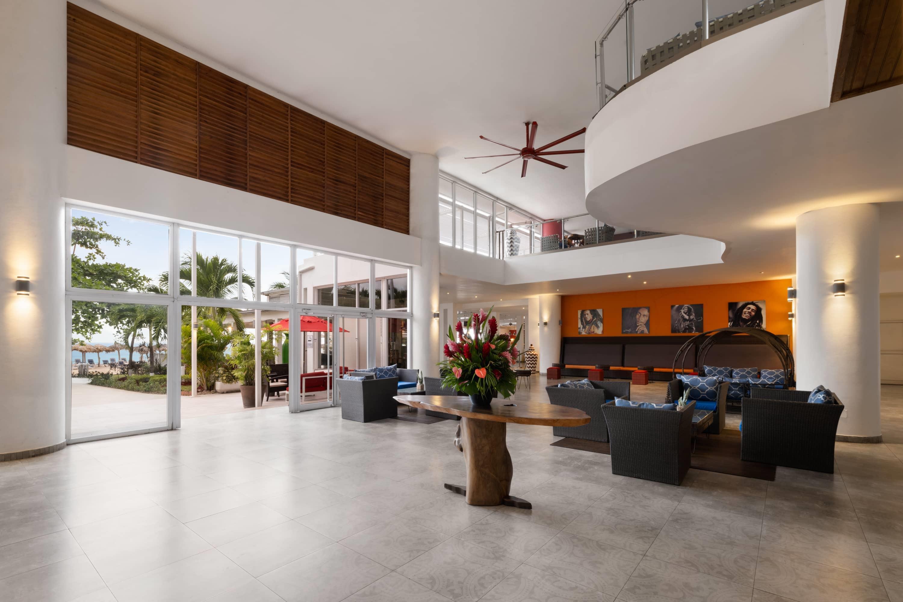 Vista Lobby Grand Decameron Cornwall Beach, A Trademark All-Inclusive Resort