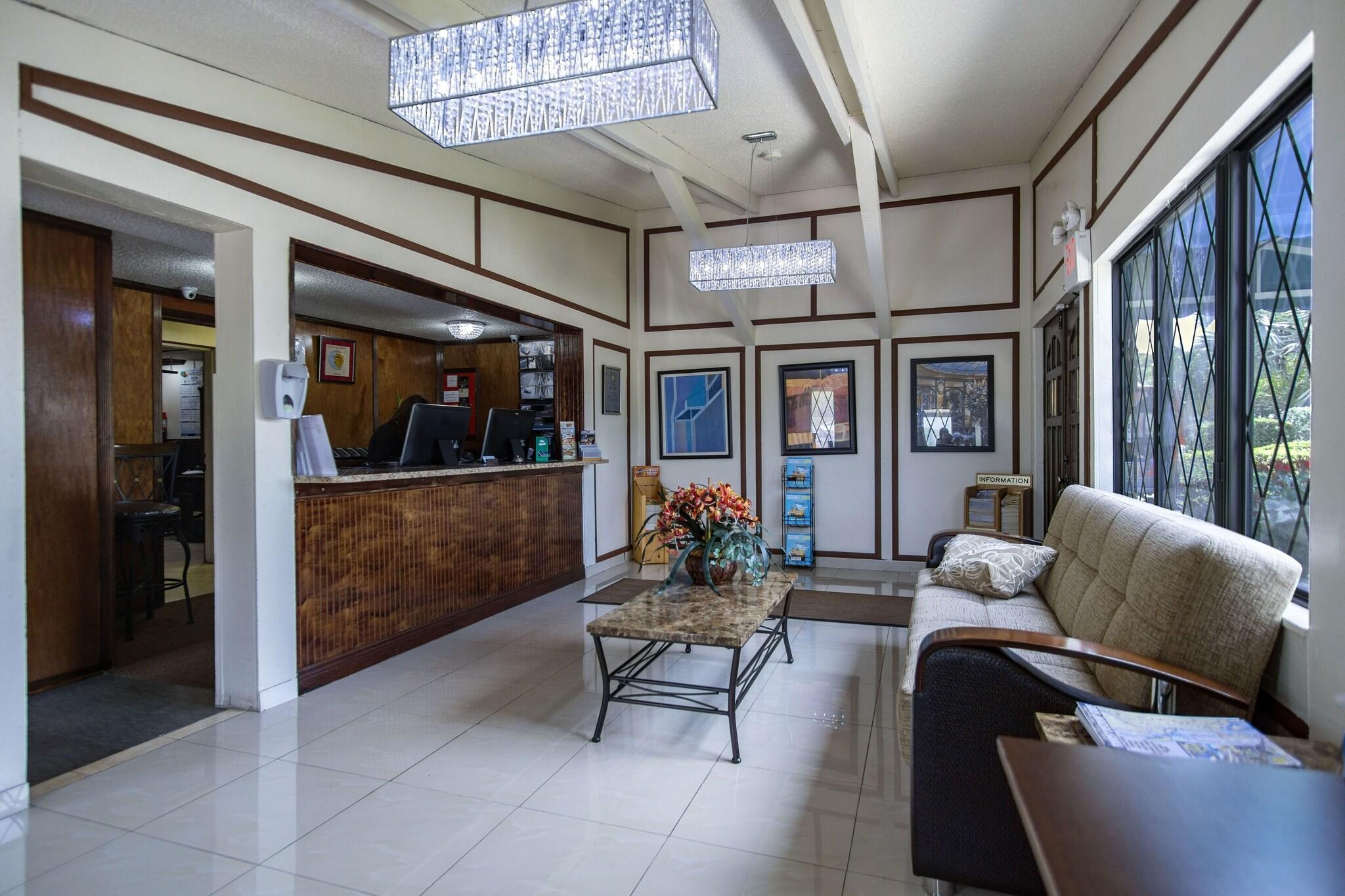 Vista Lobby Spinnaker Inn of Naples