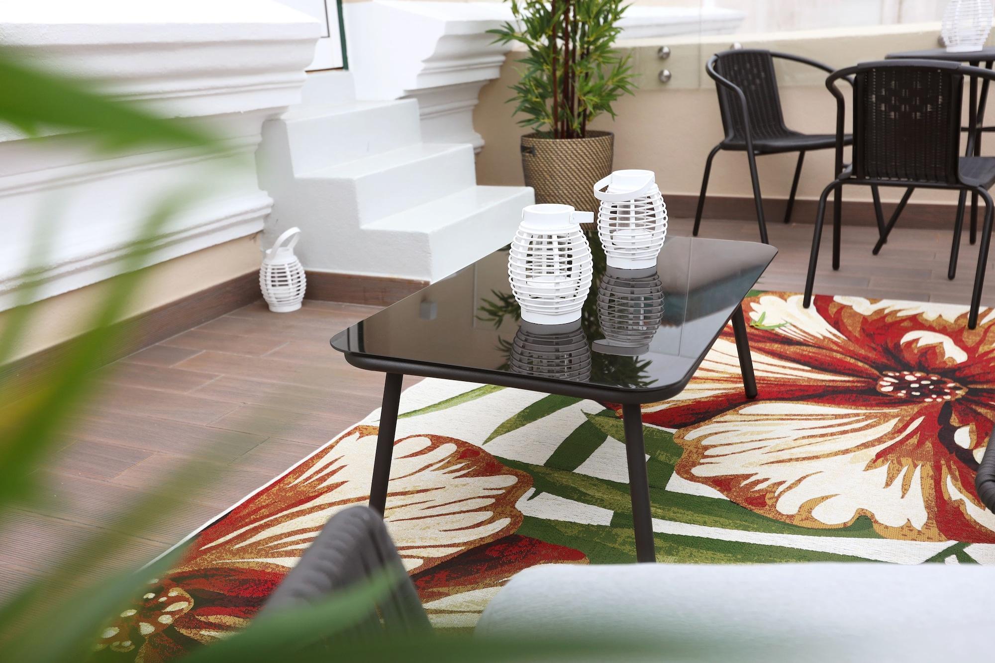 Varios Glass Boutique - Rooms & Suites