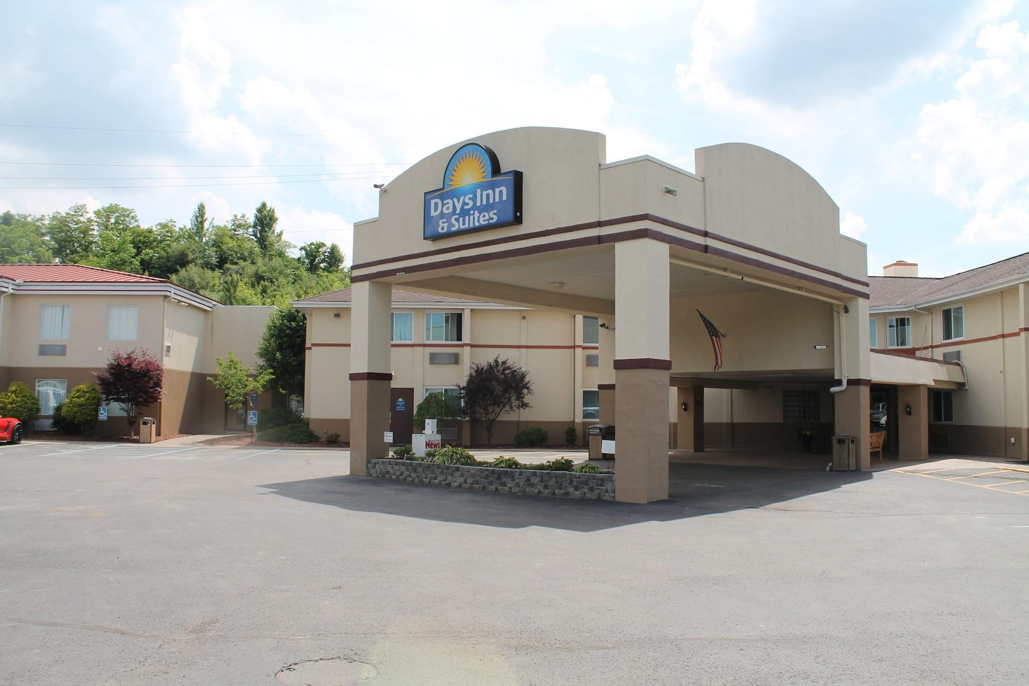 Vista Exterior Days Inn & Suites by Wyndham Bridgeport - Clarksburg