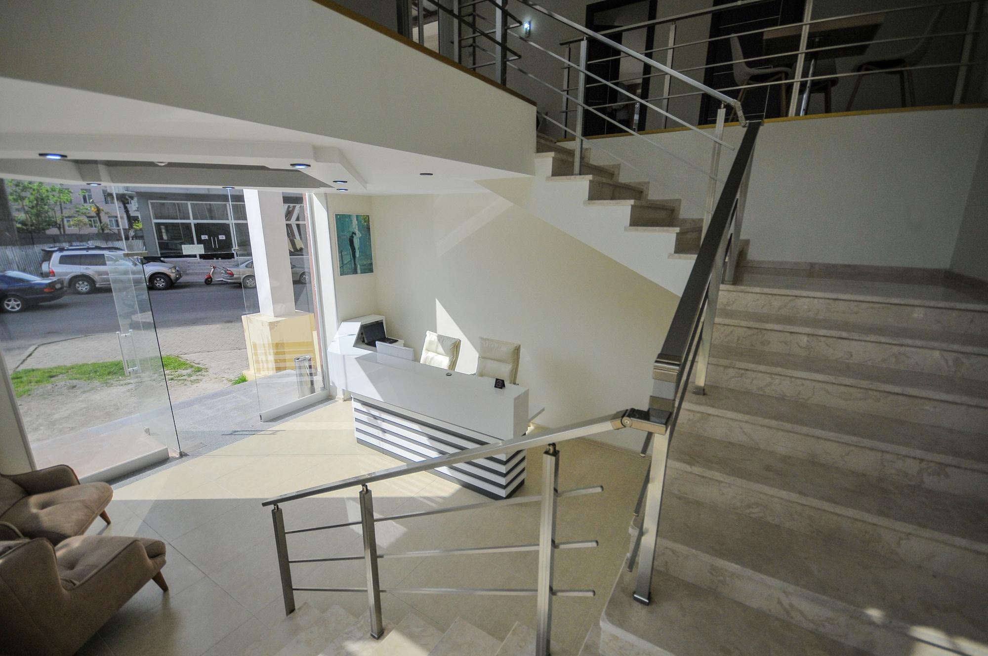 Vista Lobby City Hotel