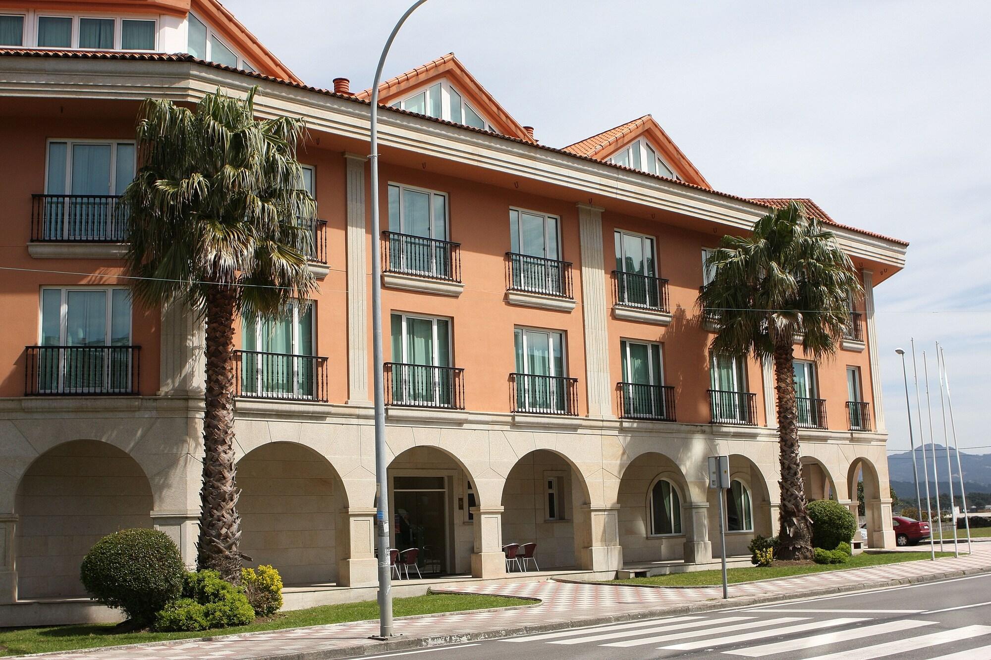 Vista Exterior Hotel Bahia Bayona