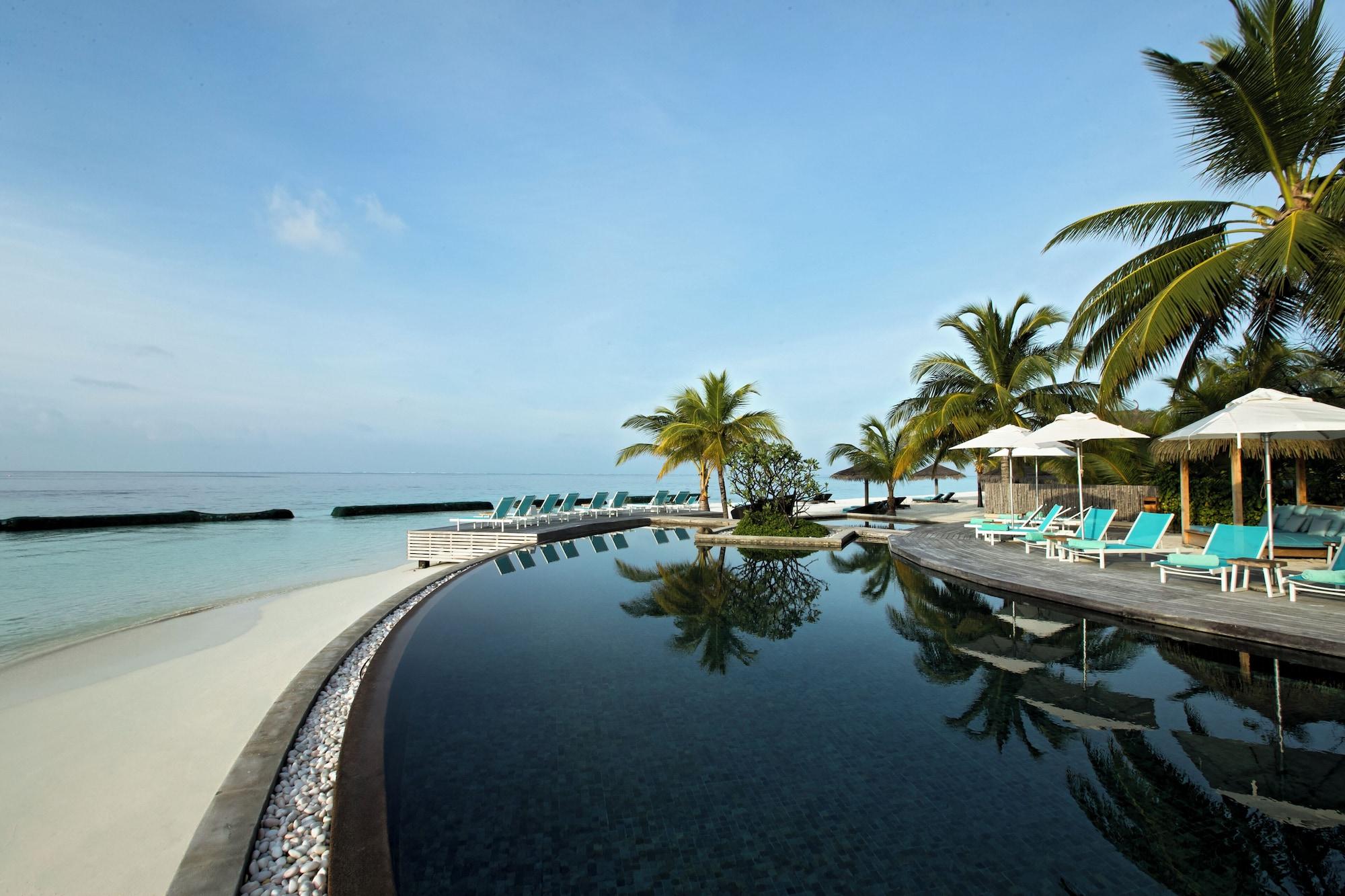 Vista Piscina Constance Moofushi All Inclusive