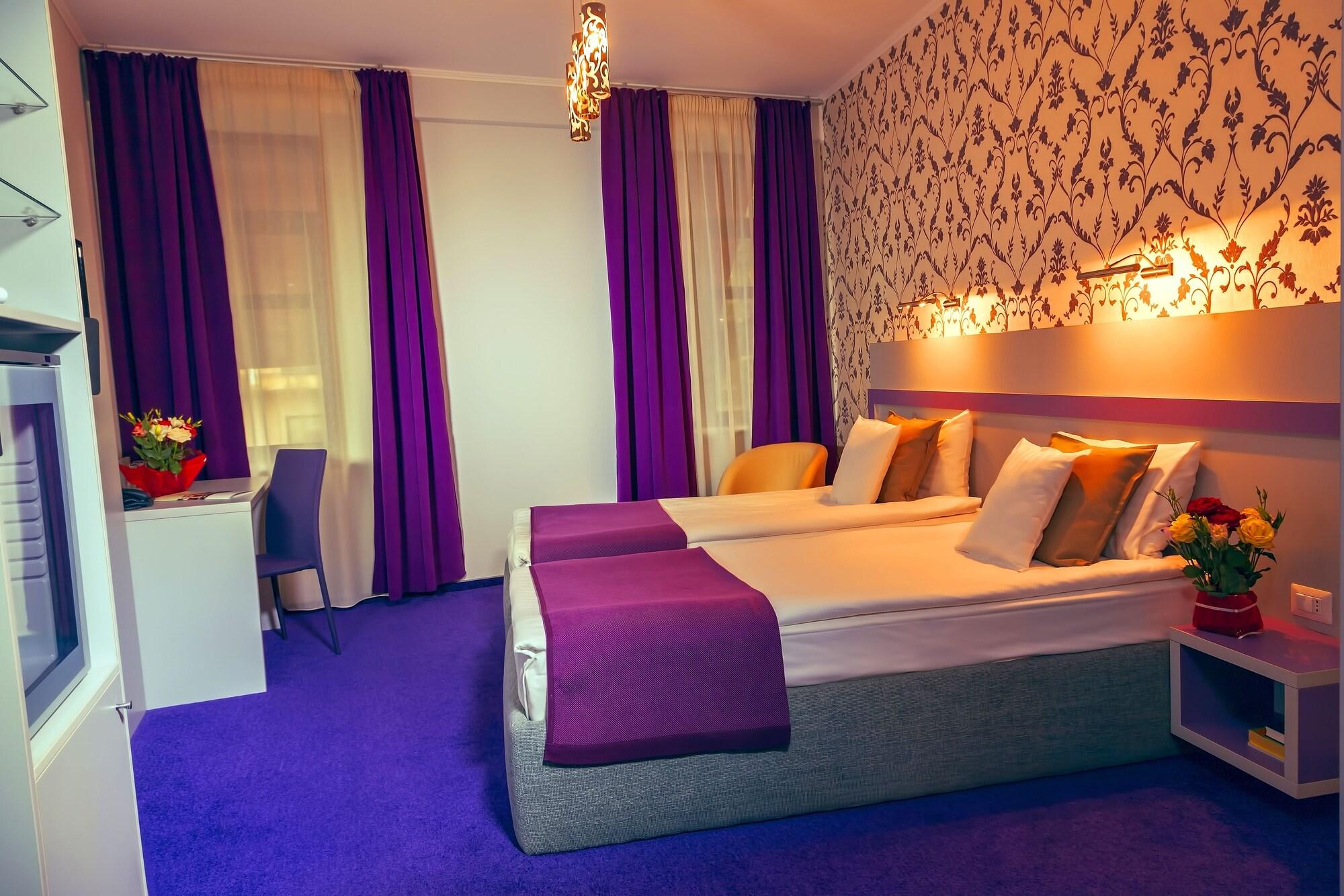 Varios Trianon Hotel
