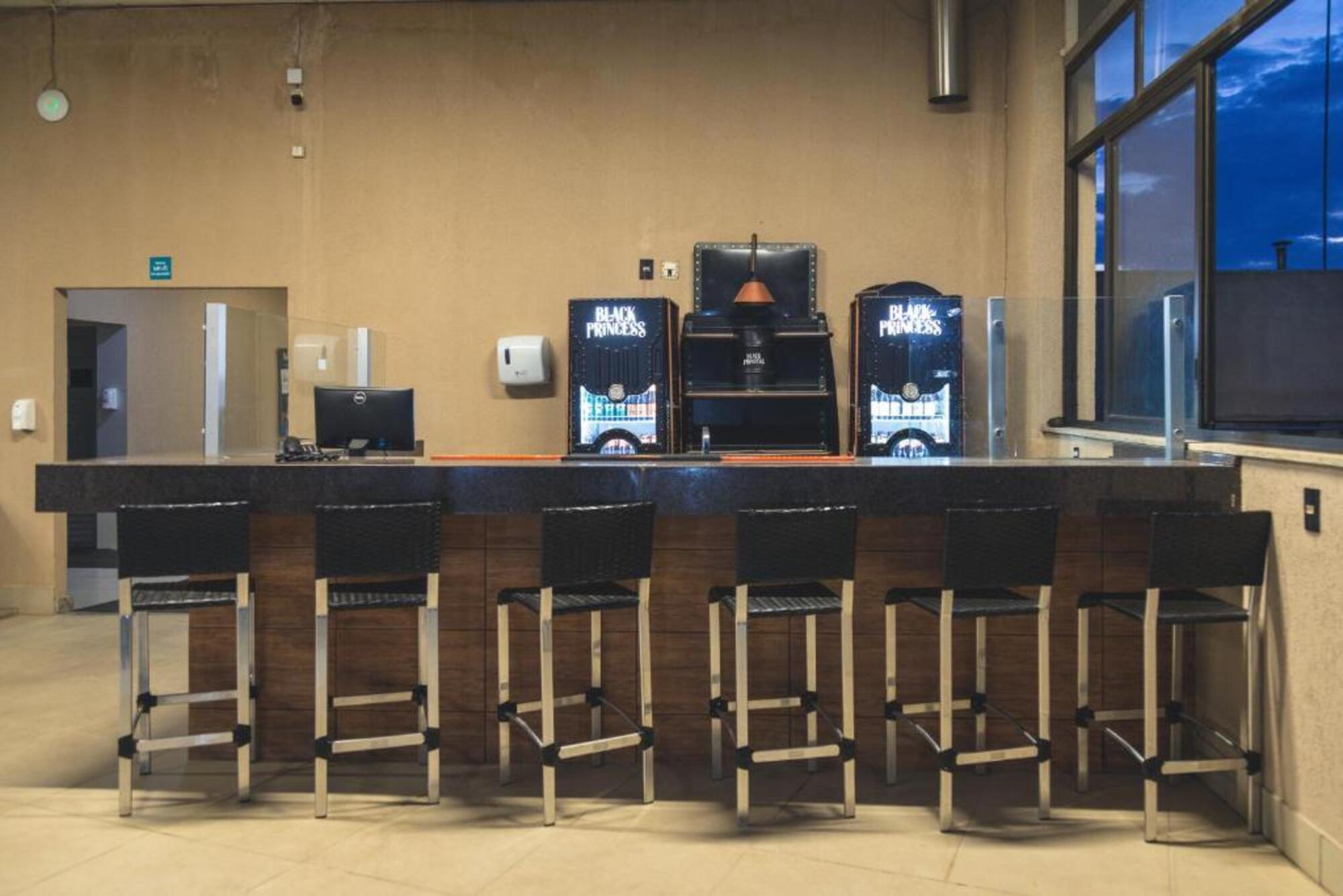 Bar/Salón Lagoon Prime Hotel