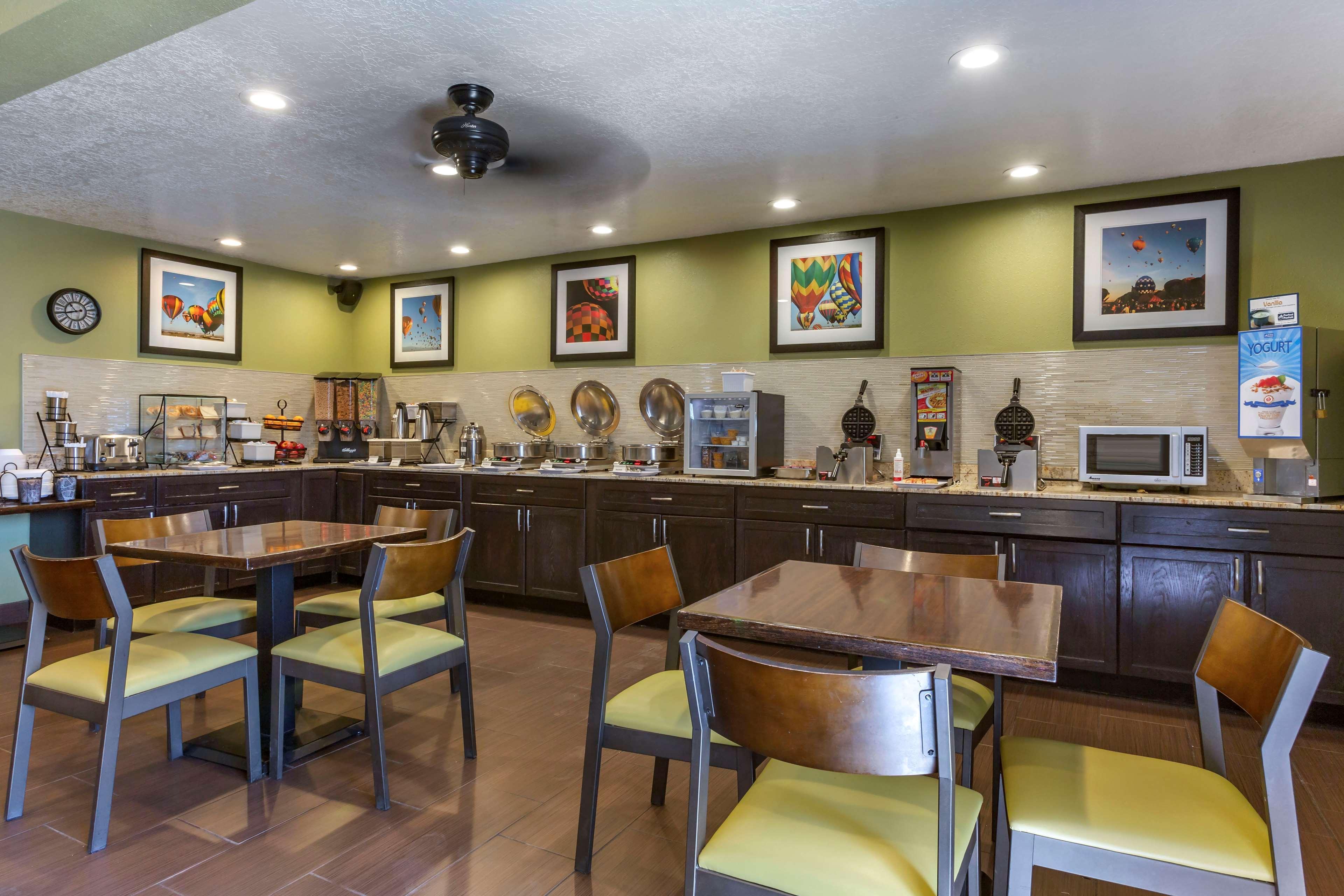 Restaurant Best Western Airport Albuquerque InnSuites Hotel & Suites