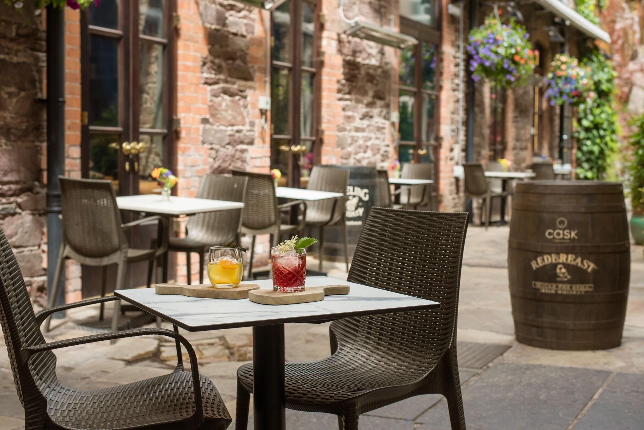 Vista Exterior Isaacs Hotel Cork City