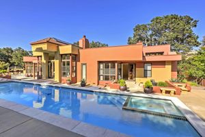 Alquiler Vacacional - Chic California Escape w/ Pool, Hot Tub & Patio!