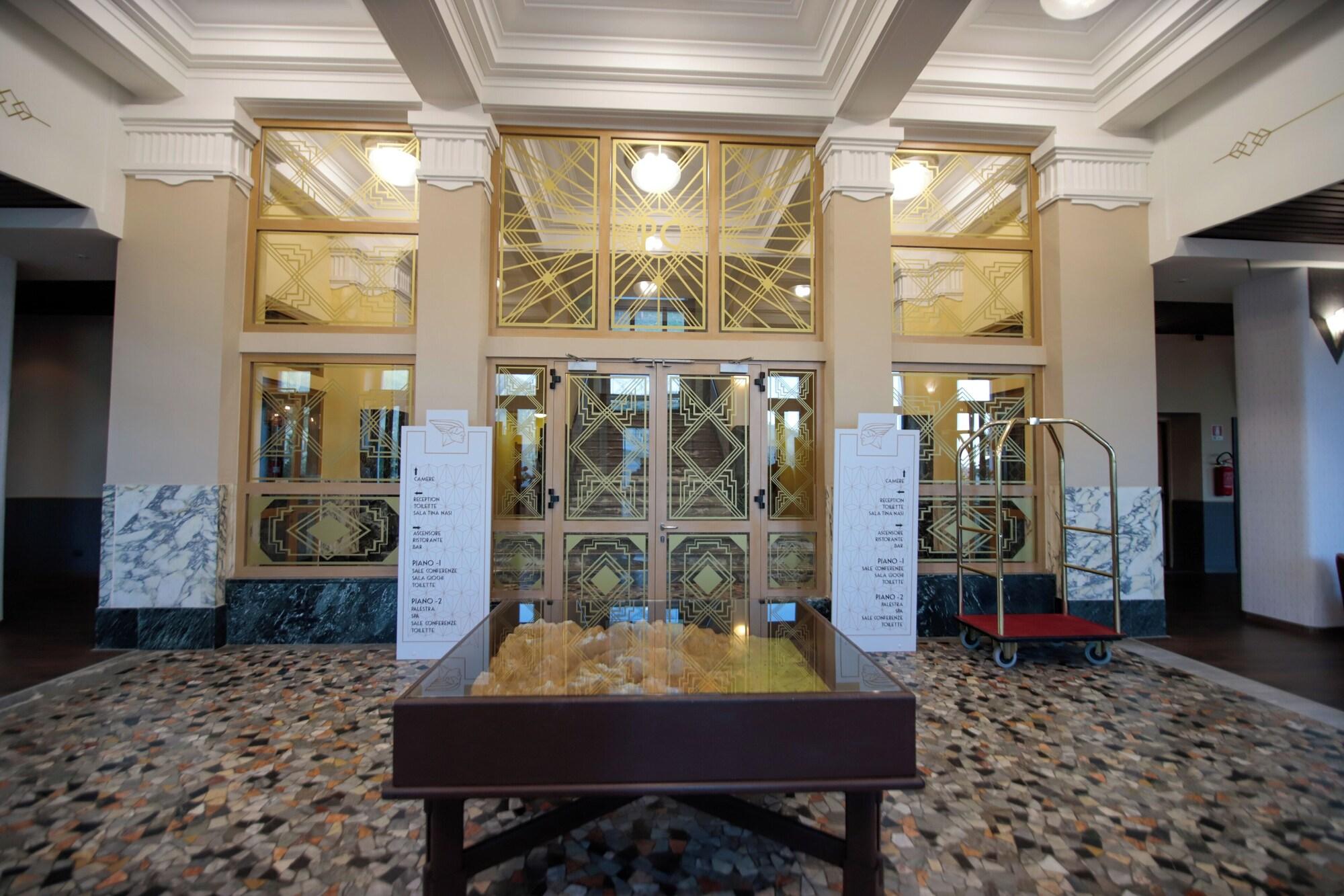 Vista Lobby Pràcatinat Hotel & Restaurant