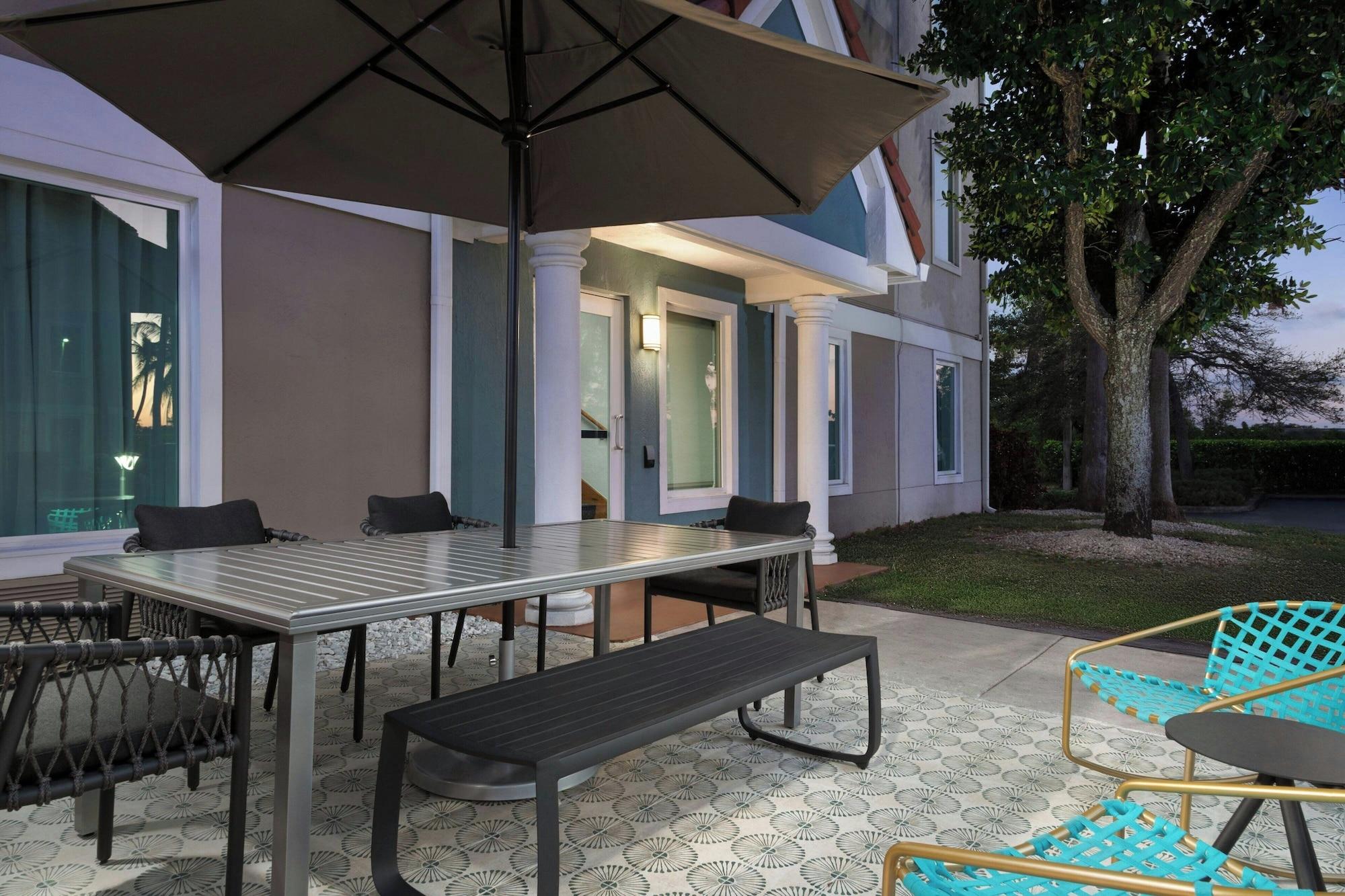 Vista Piscina TownePlace Suites by Marriott Ft Lauderdale West (Newly Renovated)