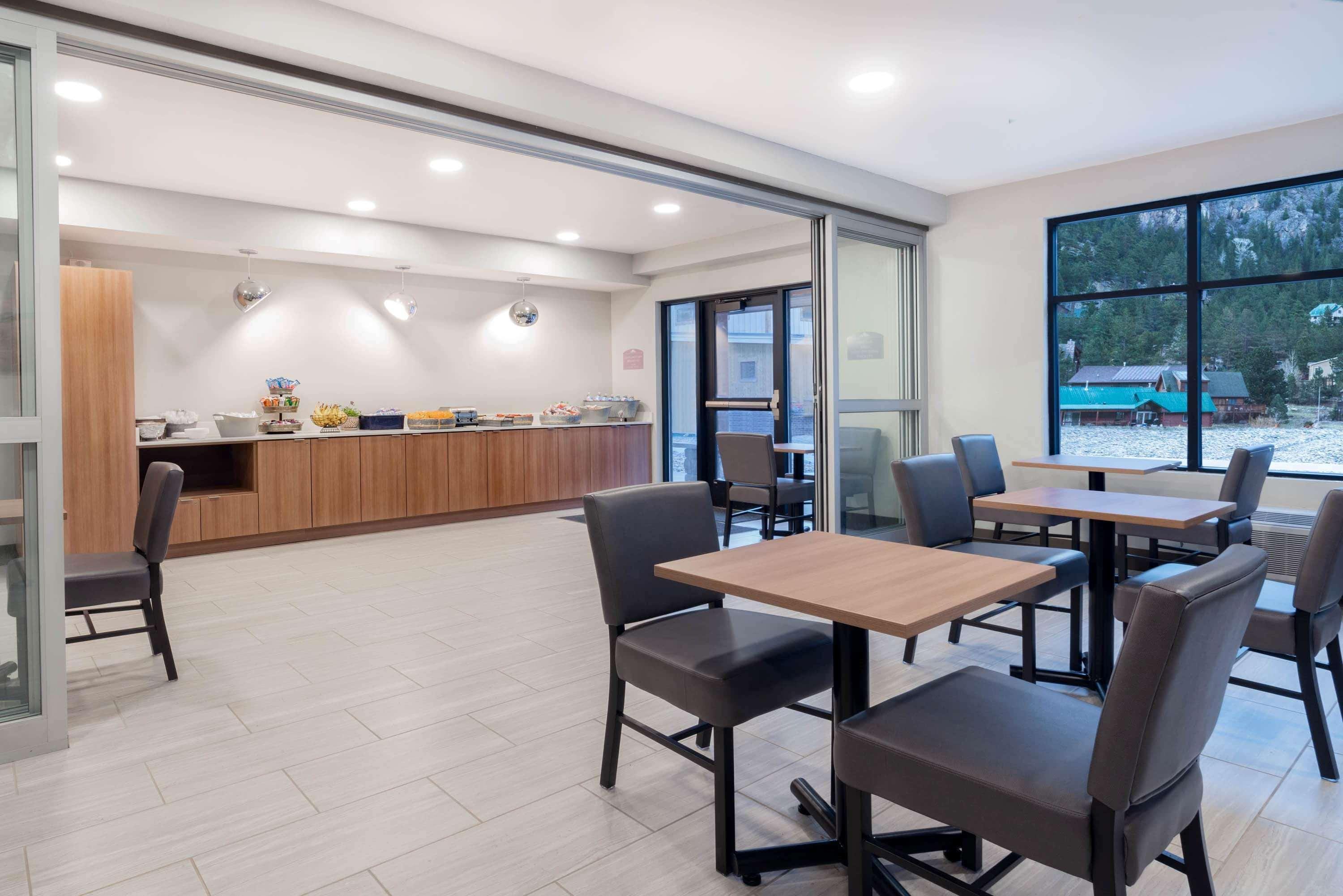 Restaurant Microtel Inn & Suites by Wyndham Georgetown Lake