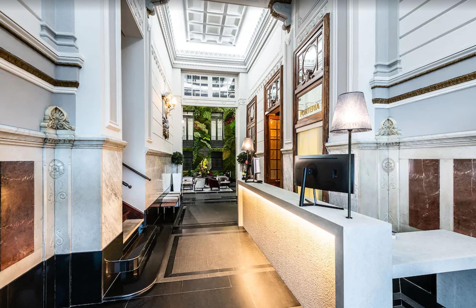 Vista Lobby Intelier Palacio de San Martín Hotel