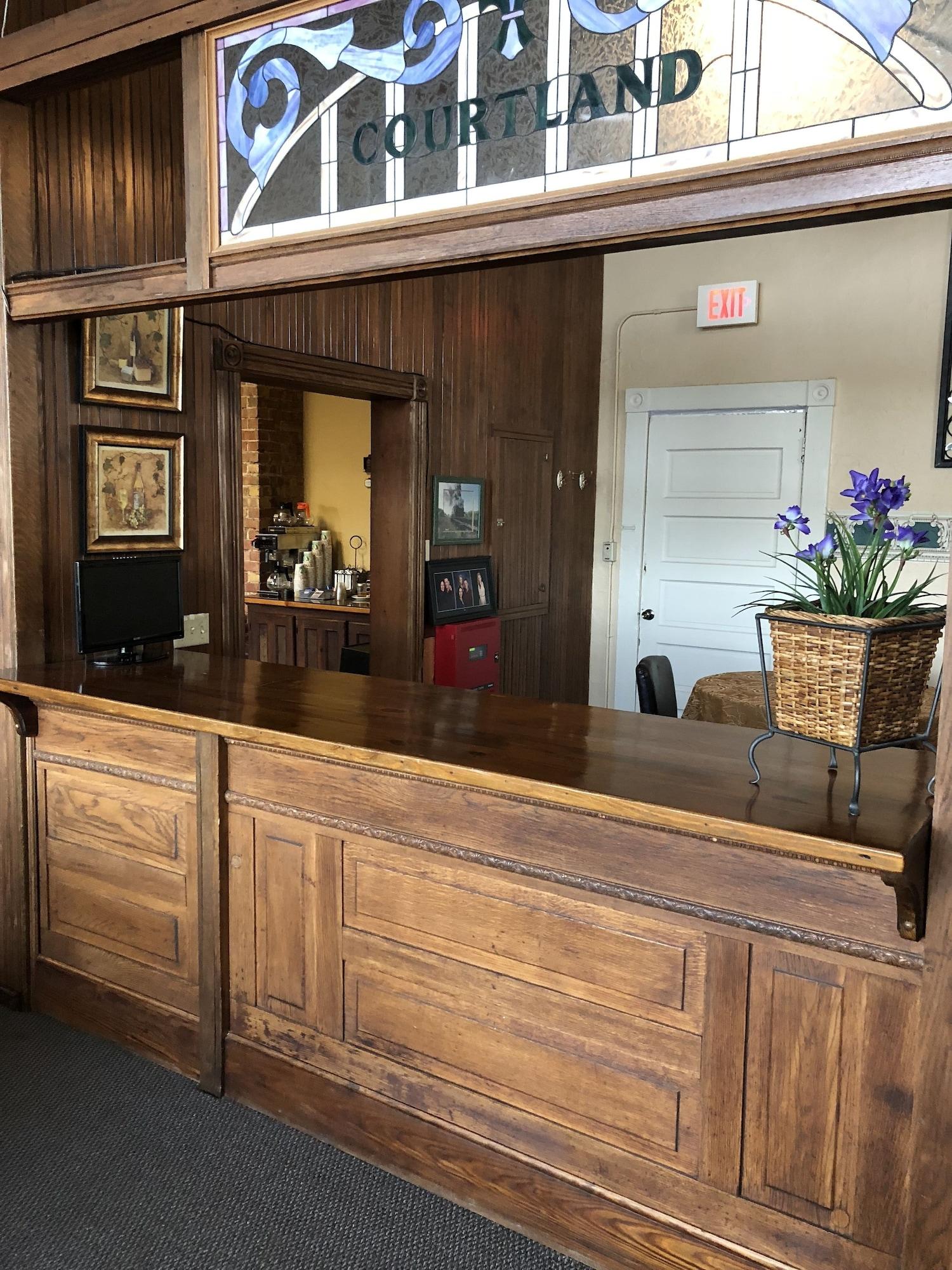 Bar/Salón The Courtland Hotel and Day Spa