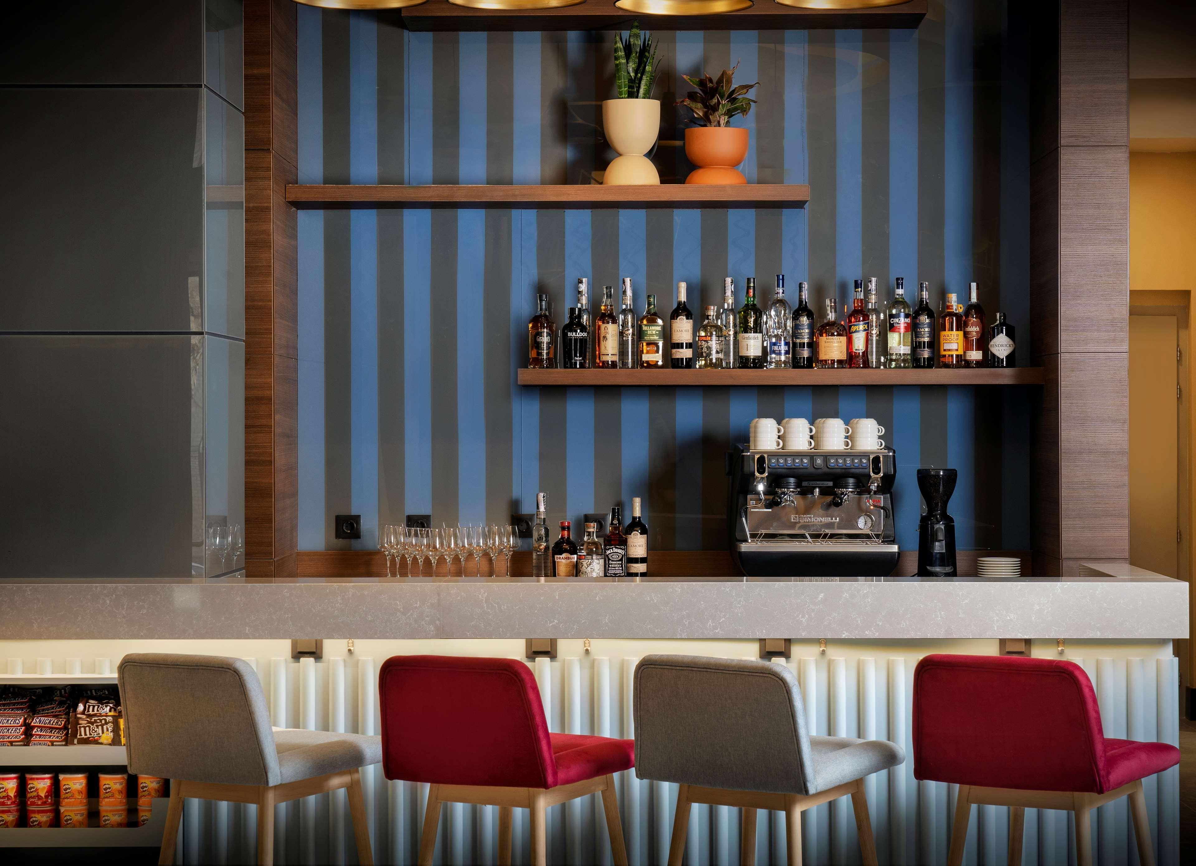 Bar/Salón Hampton by Hilton Tashkent
