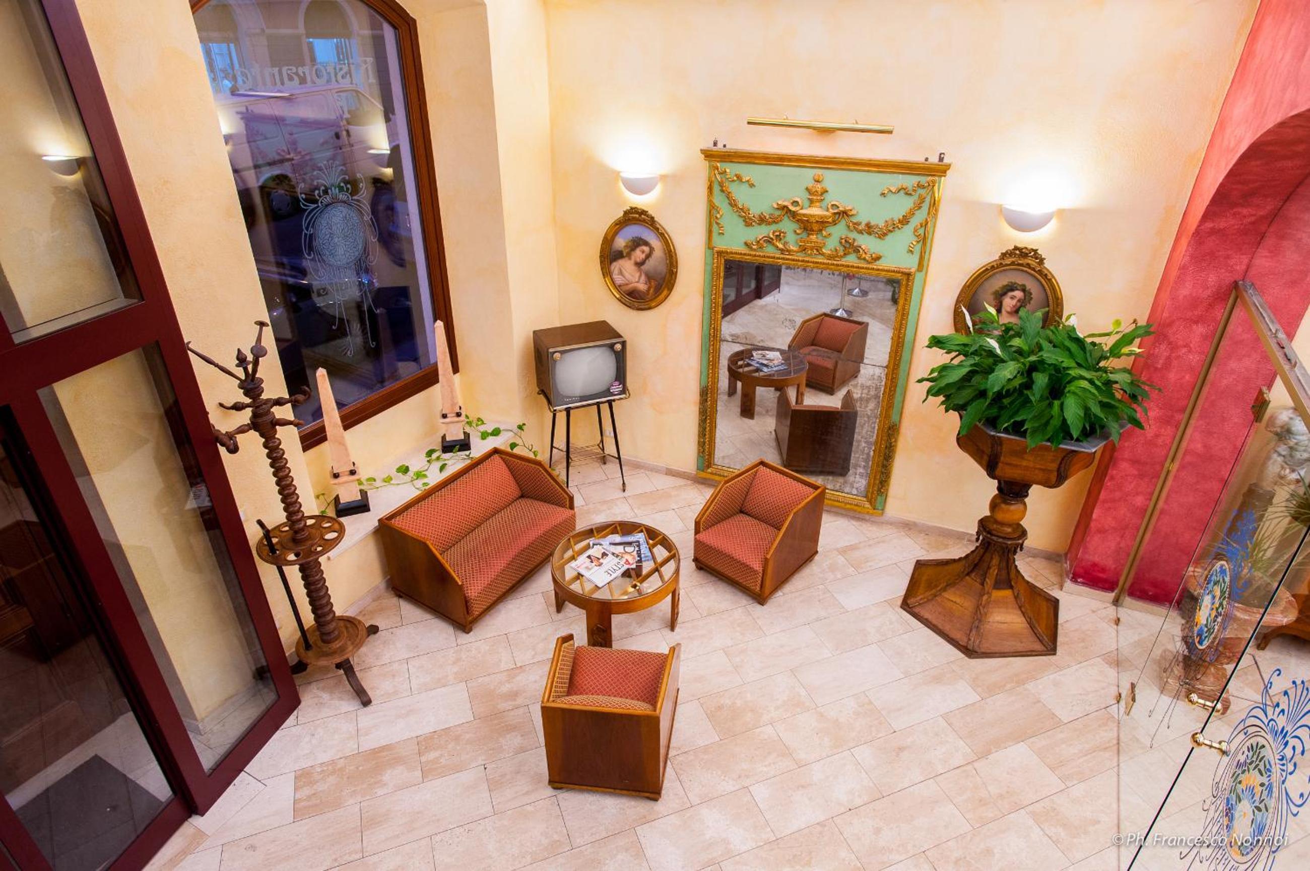 Vista Lobby Hotel Flora