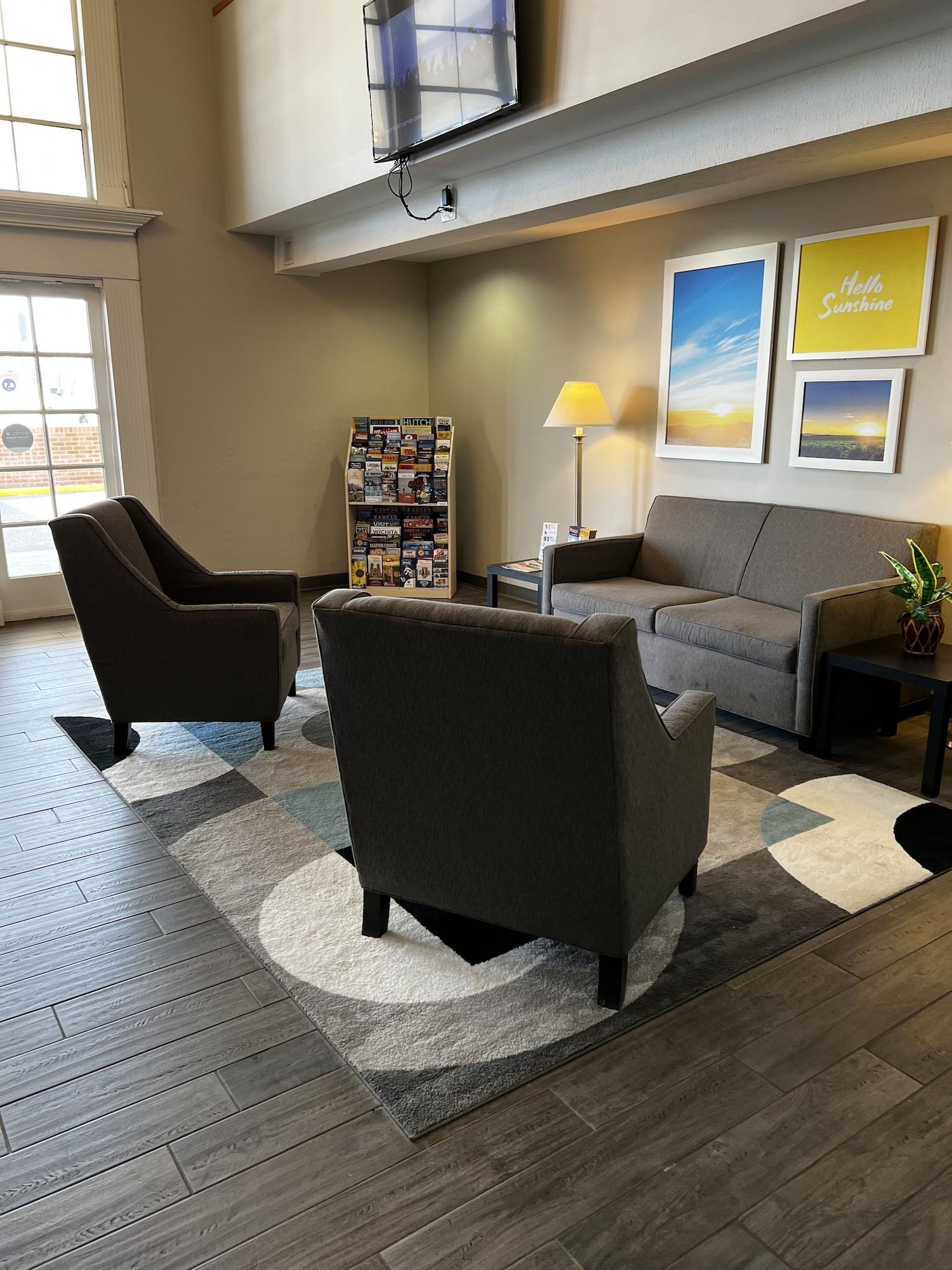 Vista Lobby Days Inn by Wyndham Hays