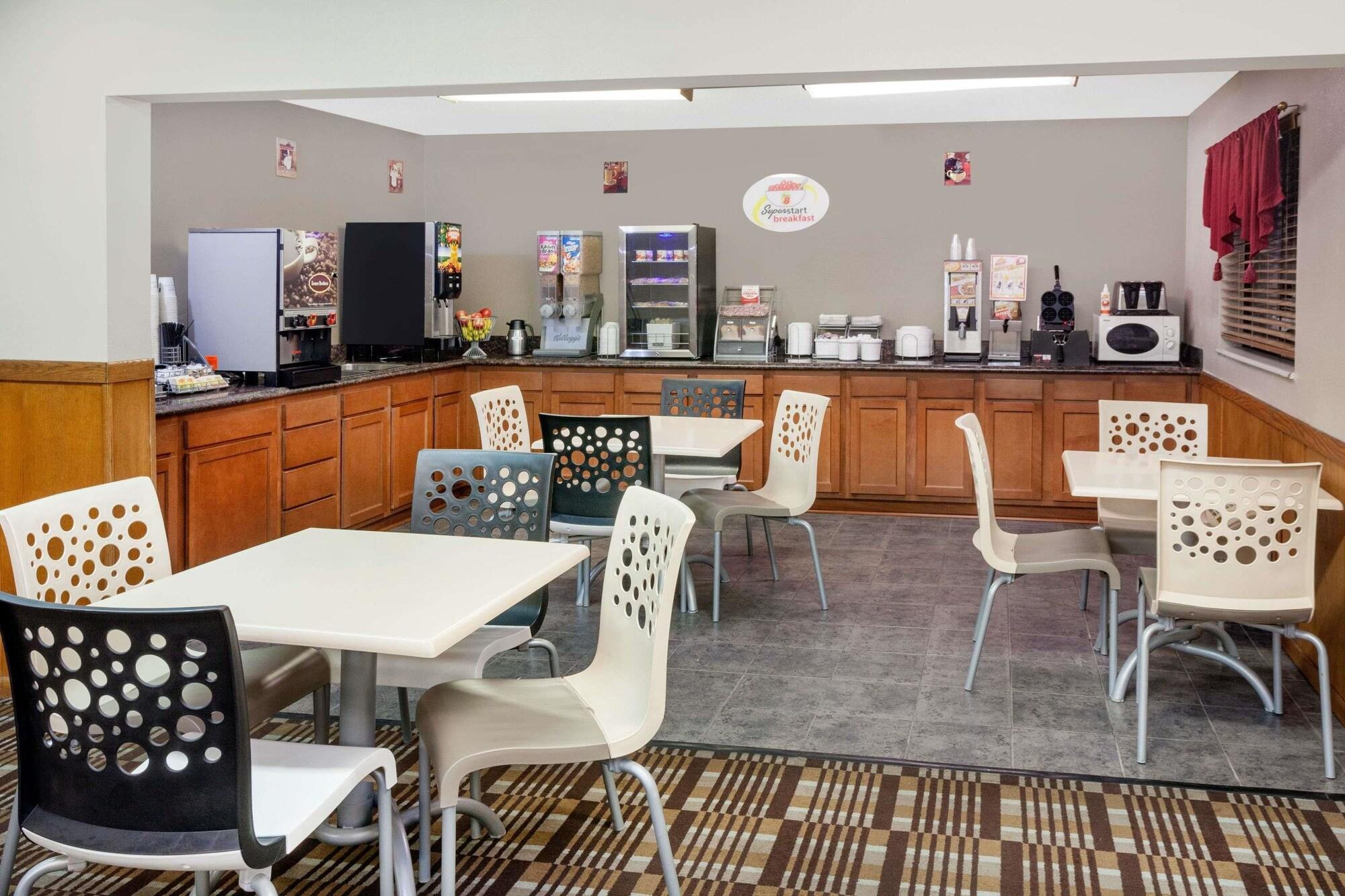 Restaurant Super 8 by Wyndham Muscatine