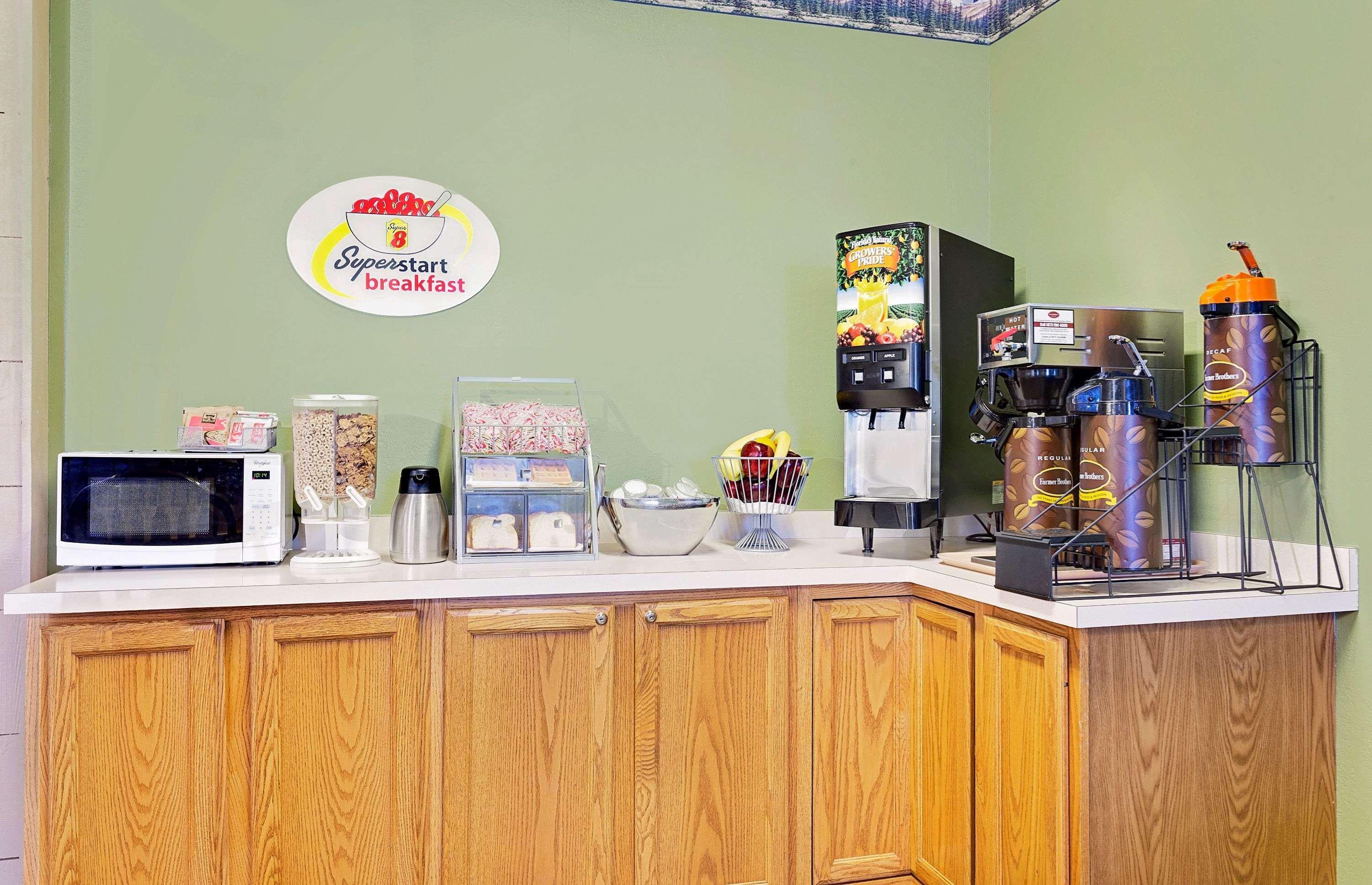 Restaurant Super 8 by Wyndham Cut Bank