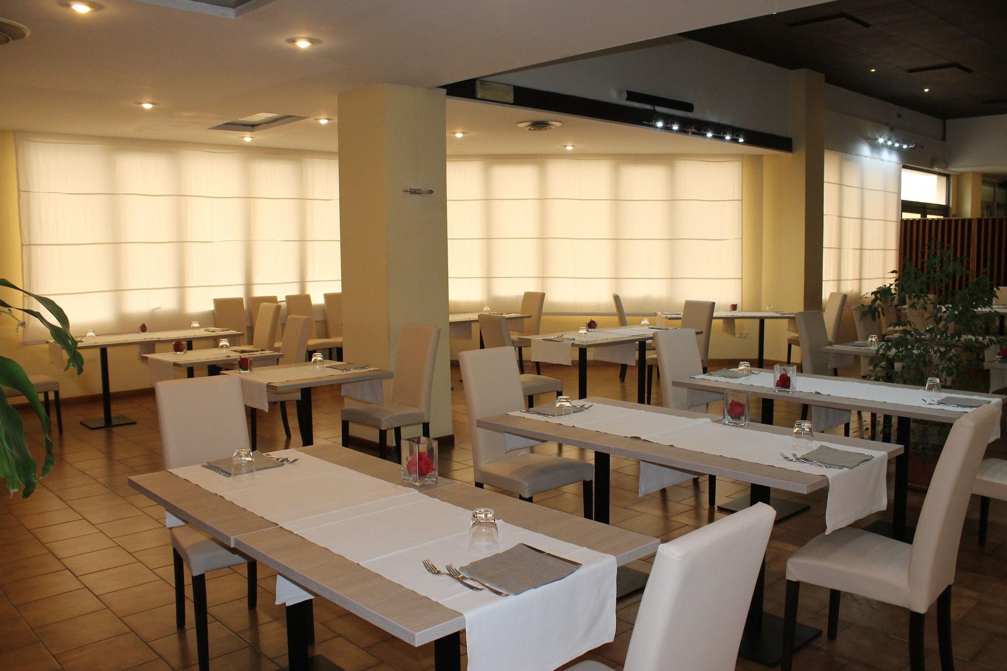 Restaurant First Hotel