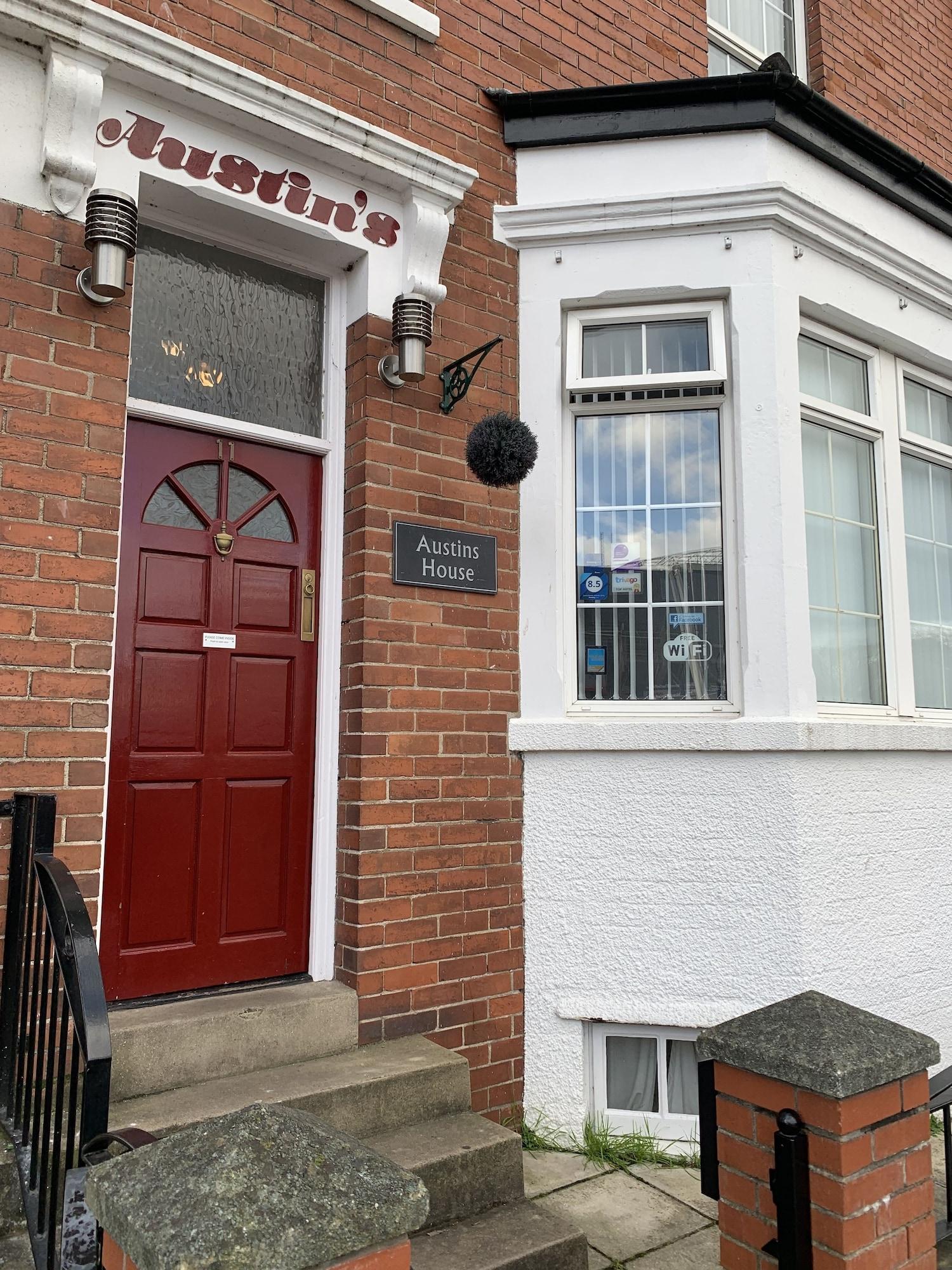 Vista Exterior Austins Self Service Guest House