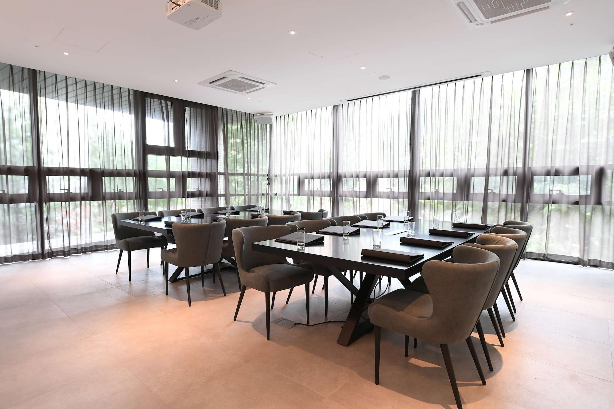 Sala de Reuniones Orakai Daehakro Hotel, BW Signature Collection