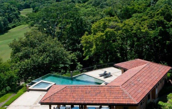 Stunning Luxury Penthouse in Exclusive Beachfront Community with Resort-Style Amenities & Sweeping Views of the Ocean & Golf Course - Hoteles de lujo en Playa Conchal, Guanacaste