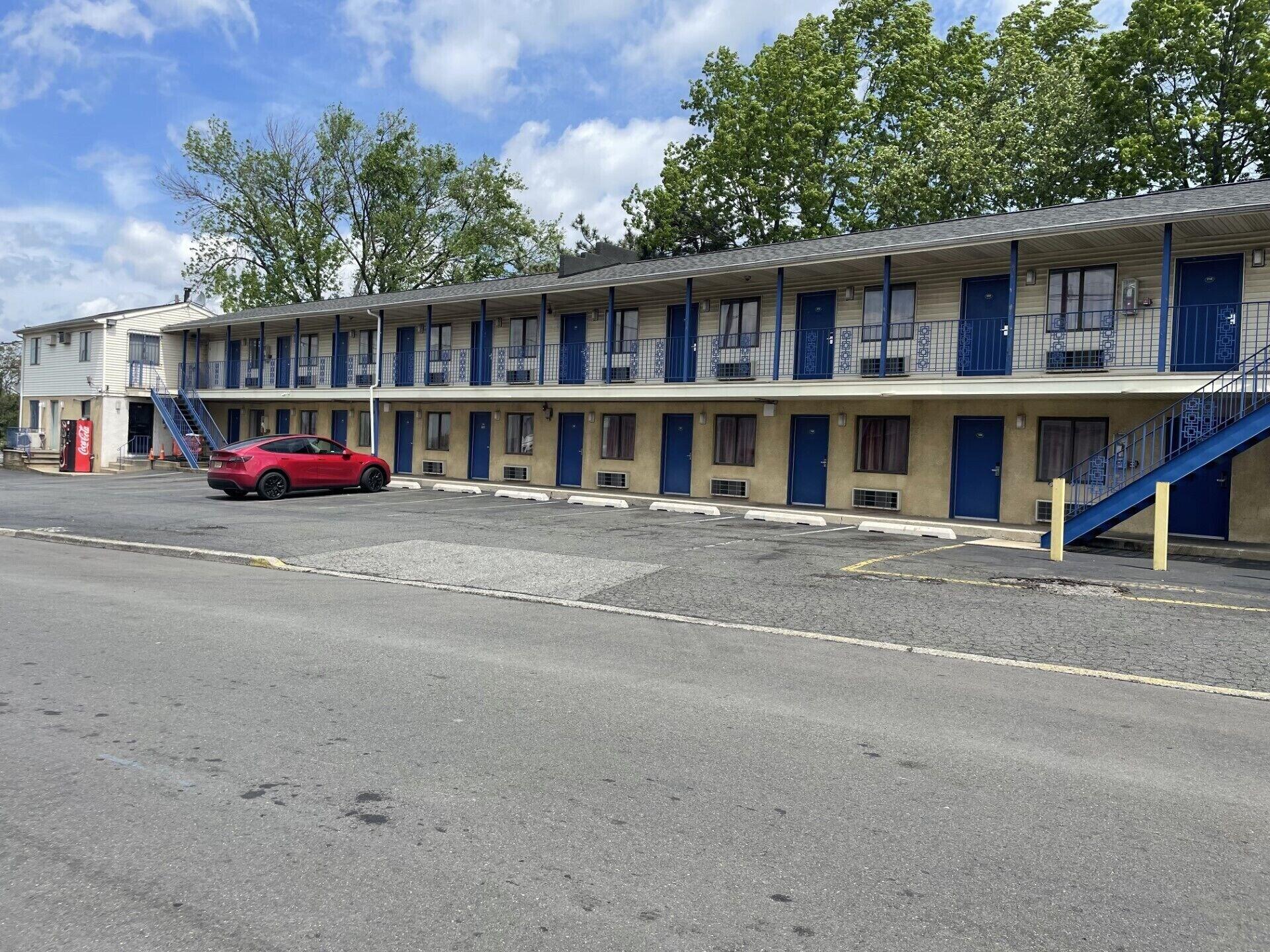 Varios Budget Inn - Elizabeth, NJ