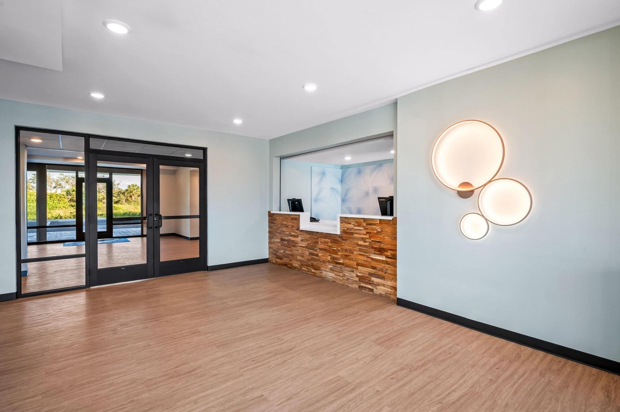 Vista Lobby Echo Suites Extended Stay By Wyndham Naples