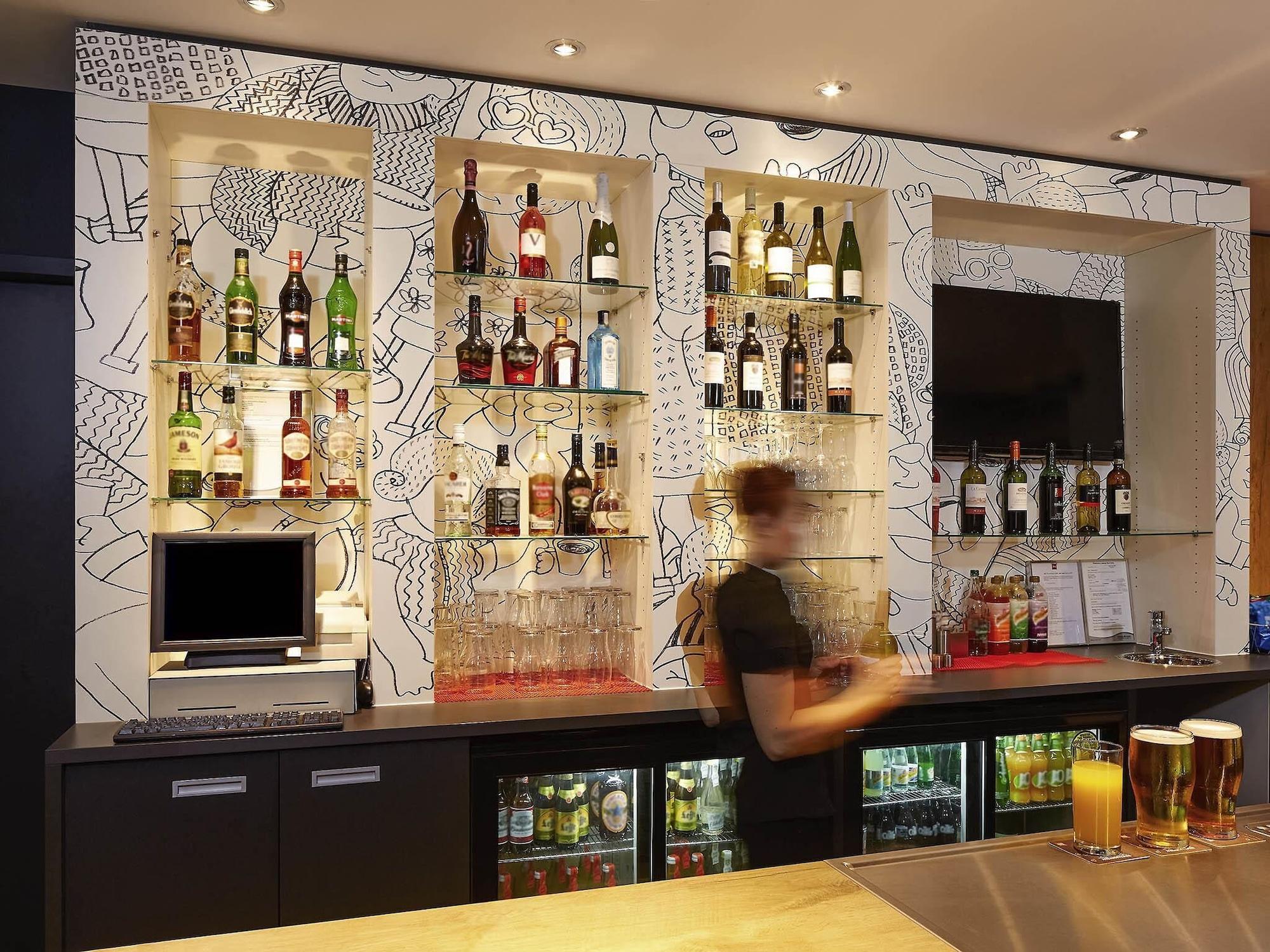 Bar/Salón ibis London Thurrock M25