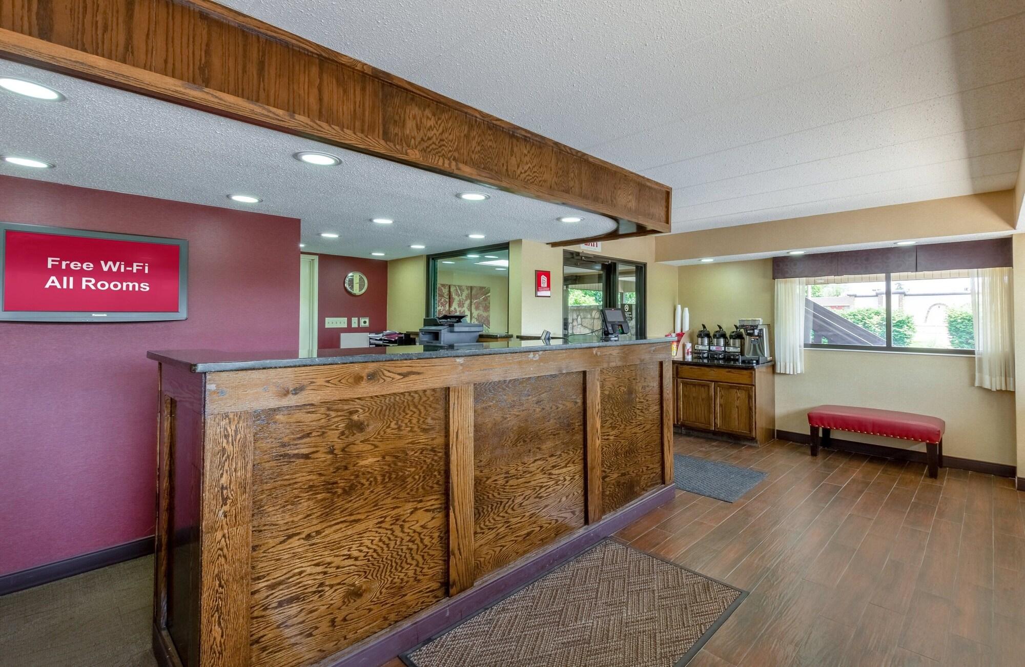 Vista Lobby Red Roof Inn Kalamazoo East - Expo Center