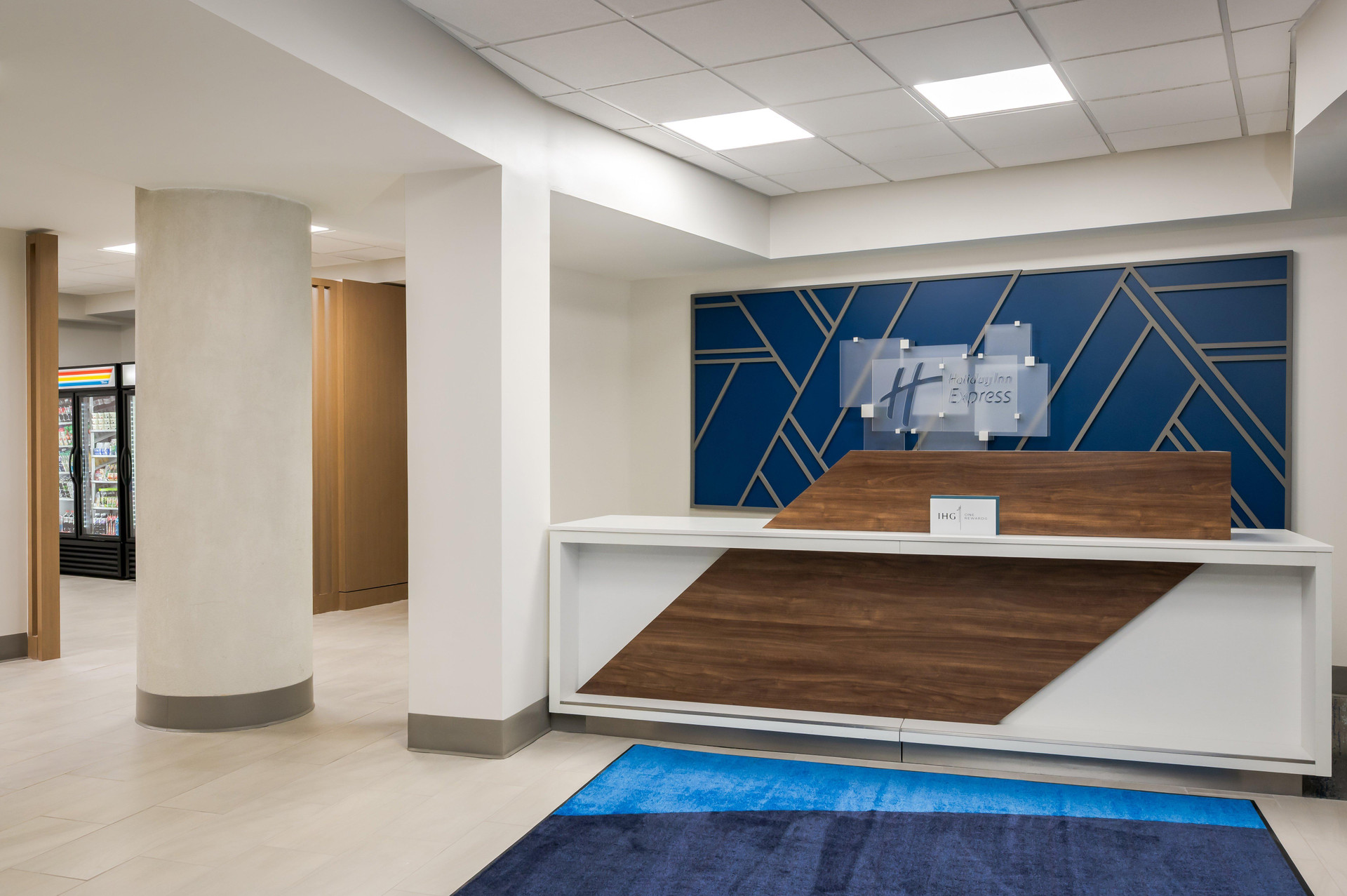 Vista Lobby Holiday Inn Express Hilton Head Island by IHG